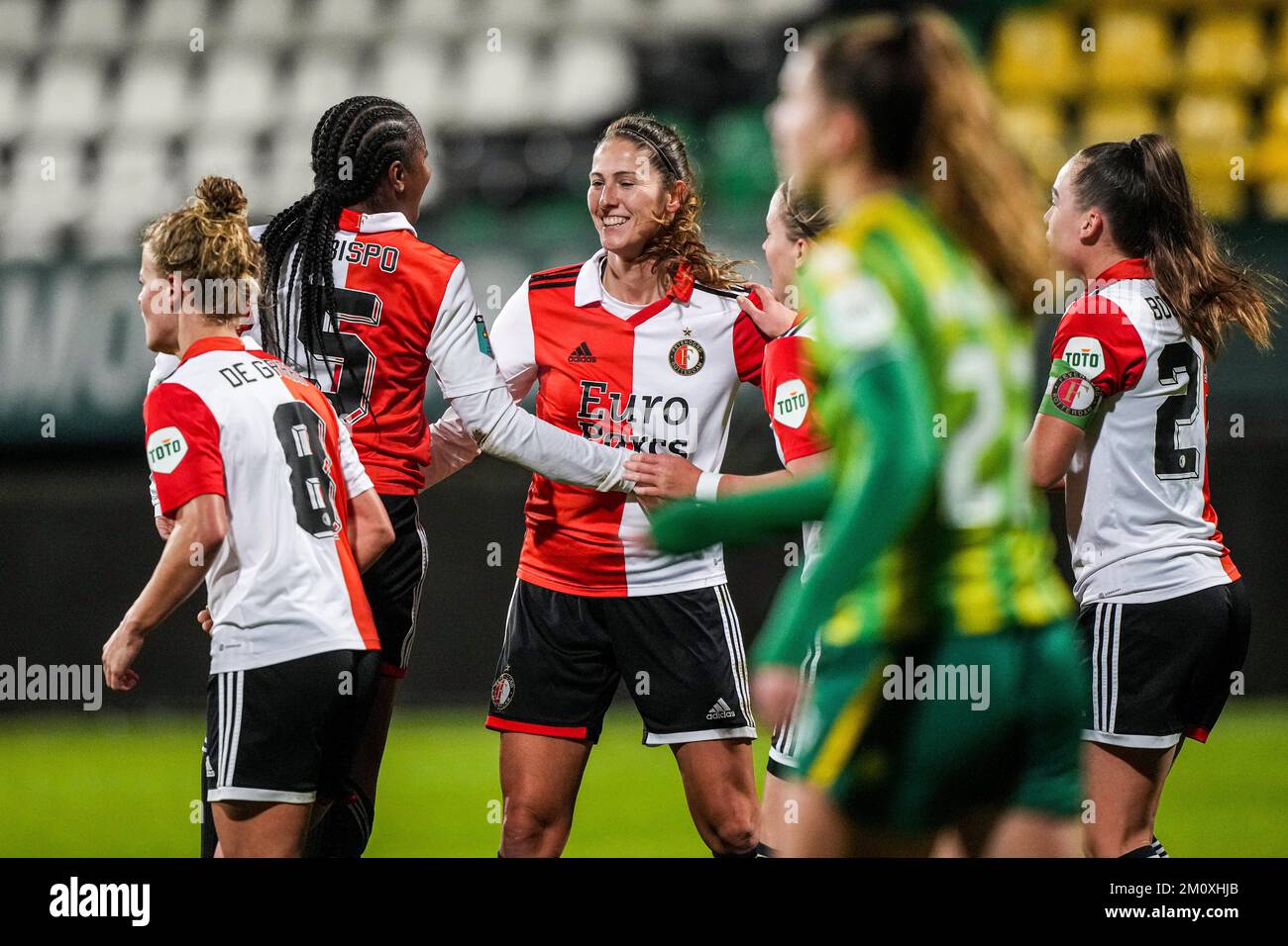 Den Haag - Pia Rijsdijk of Feyenoord V1 celebrates the 0-1 during the match between ADO Den Haag V1 v Feyenoord V1 at Bingoal Stadion on 8 December 2022 in Den Haag, Netherlands. (Box to Box Pictures/Tom Bode) Stock Photo