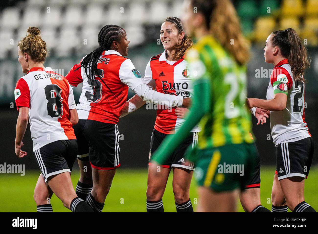 Den Haag - Pia Rijsdijk of Feyenoord V1 celebrates the 0-1 during the match between ADO Den Haag V1 v Feyenoord V1 at Bingoal Stadion on 8 December 2022 in Den Haag, Netherlands. (Box to Box Pictures/Tom Bode) Stock Photo