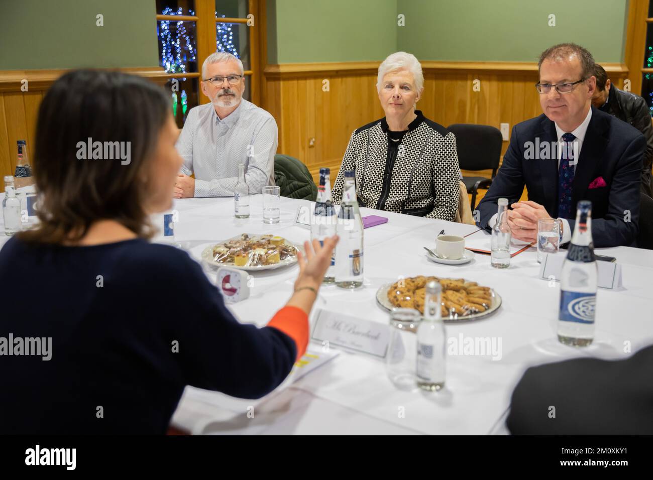 Dublin, Ireland. 08th Dec, 2022. Annalena Baerbock (Bündnis 90/Die Grünen, l from back), Foreign Minister, talks to members of the Citizens' Assembly at Dublin Zoological Gardens. Credit: Christoph Soeder/dpa/Alamy Live News Stock Photo