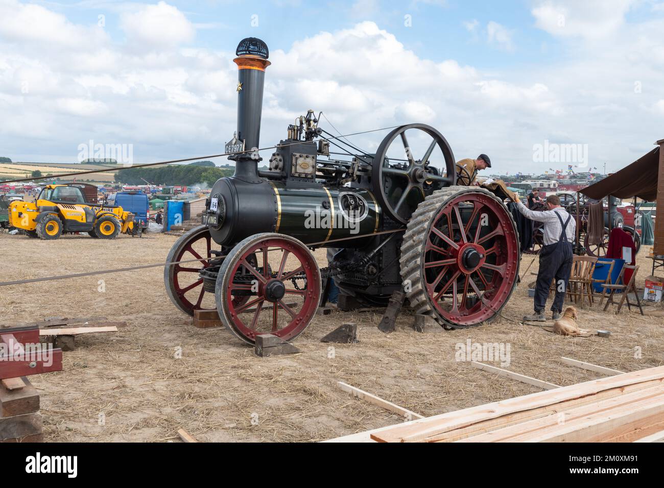 Tarrant Hinton.Dorset.United Kingdom.August 25th 2022.A 1920 Ruston and Hornsby general purpose traction engine called Oliver is powering a circular s Stock Photo