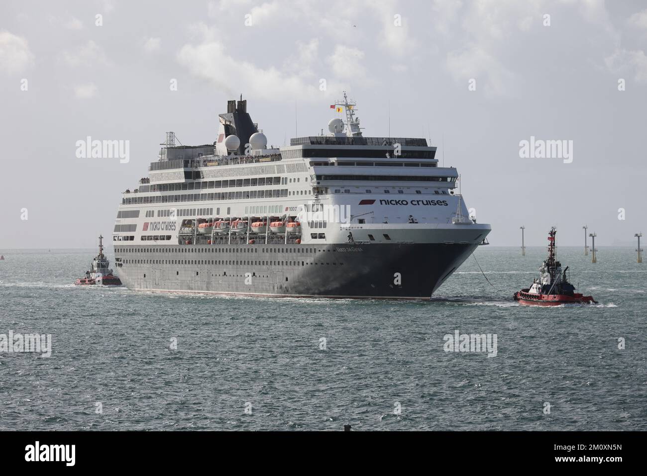 Tugs escort the cruise ship VASCO DA GAMA towards the harbour entrance ...