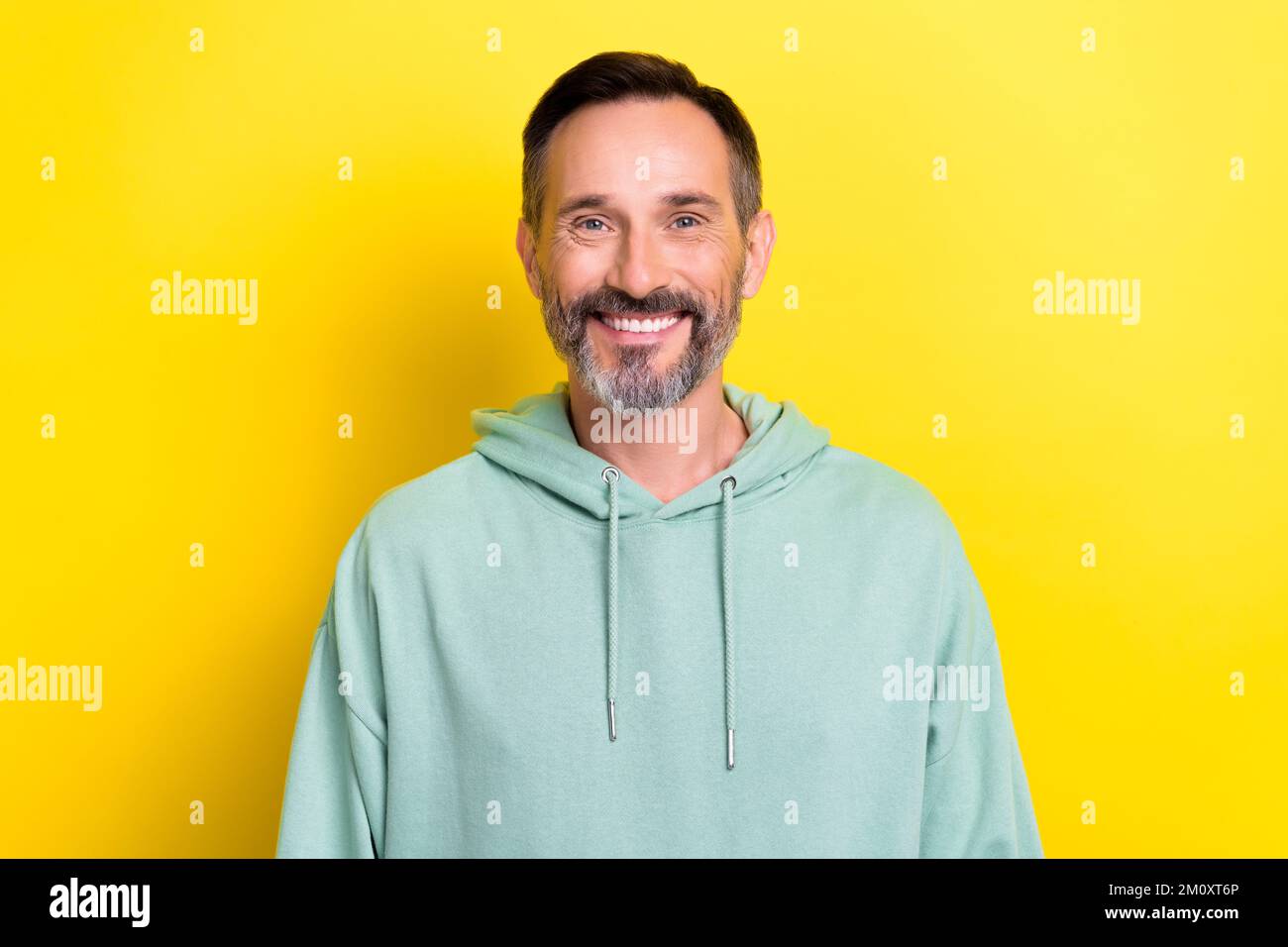 Photo toothy beaming smiling hi-res stock photography and images - Alamy