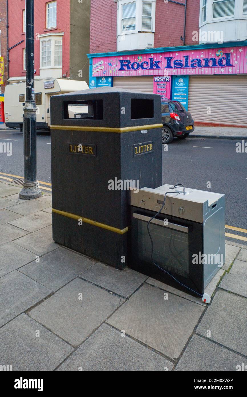 Oven left on street next to a litter bin in Scarborough Stock Photo