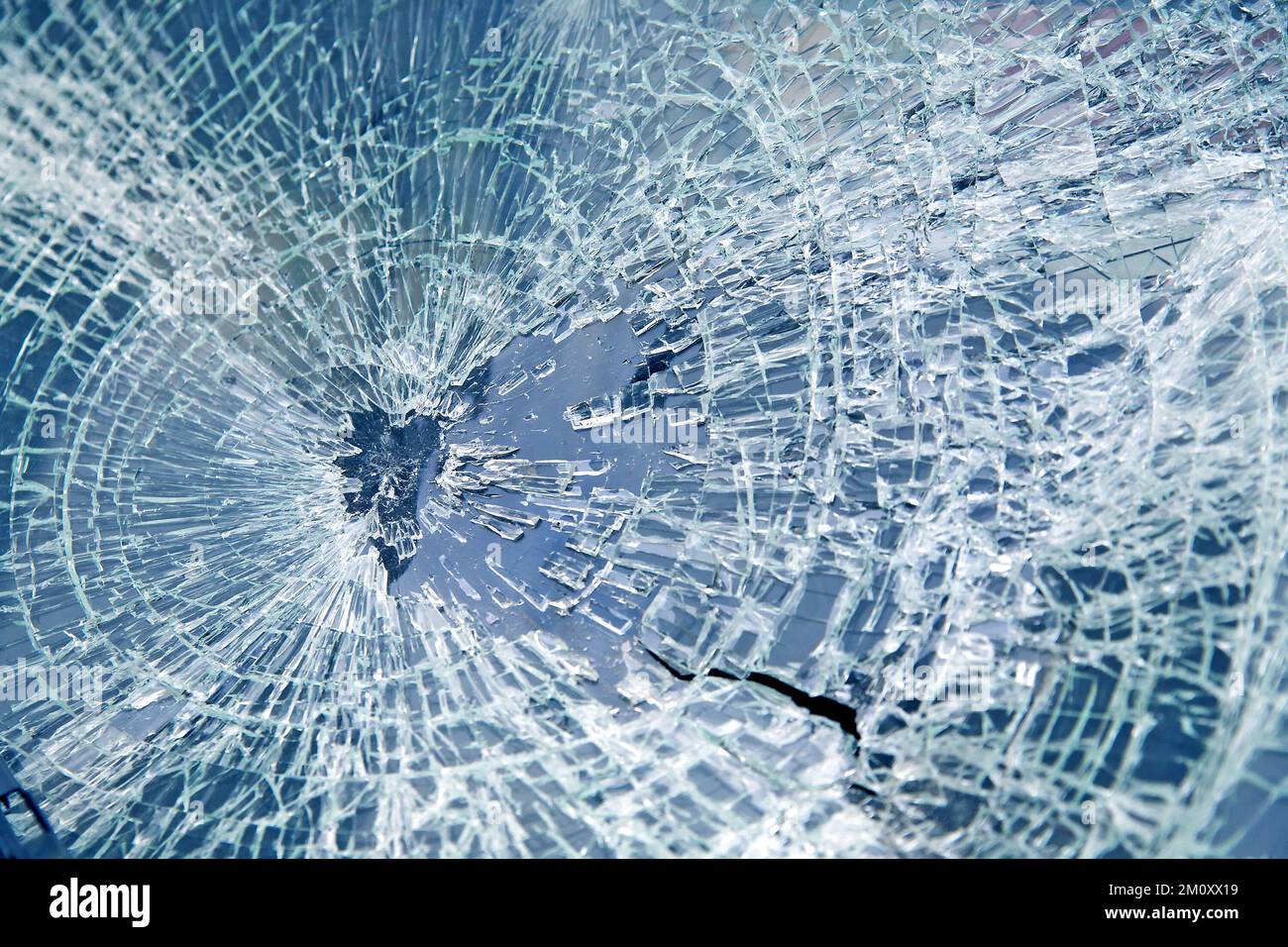Bullet impact on a car windscreen Stock Photo - Alamy