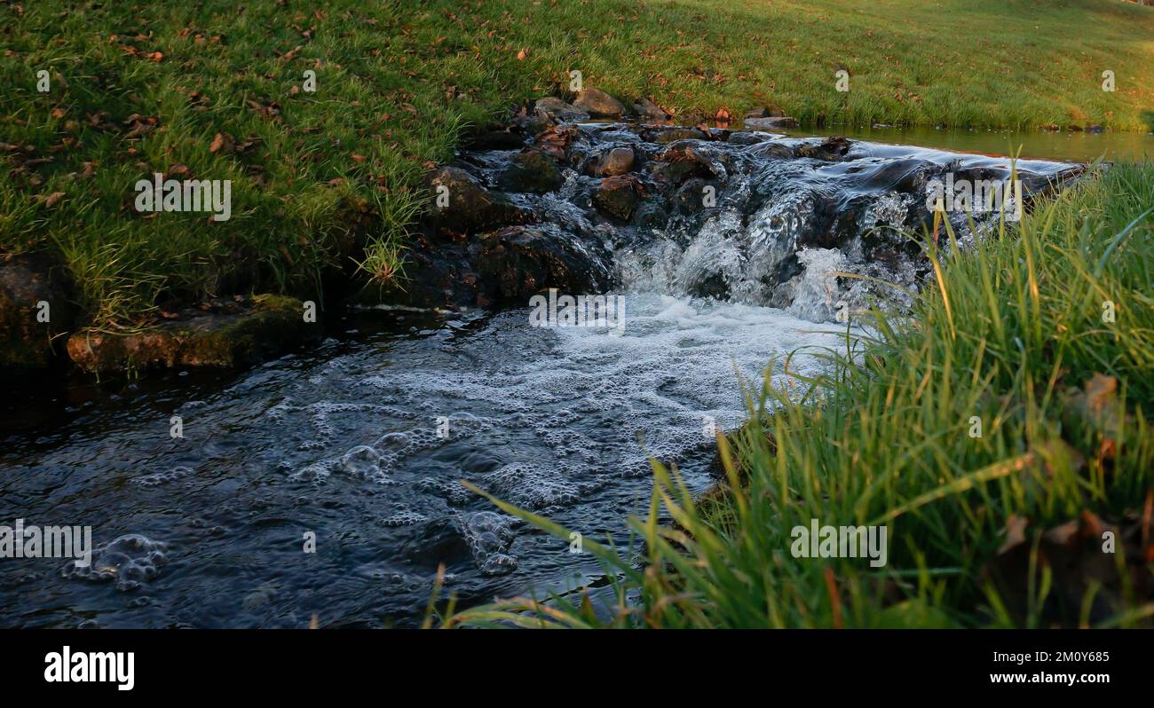 Trickle through dam hi-res stock photography and images - Alamy