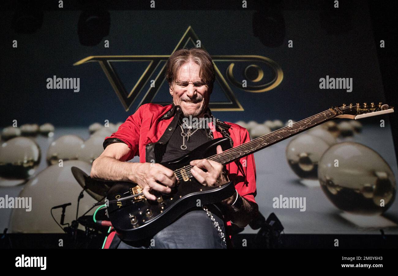 Stive Comp Steve vai on stage hi-res stock photography and images - Alamy