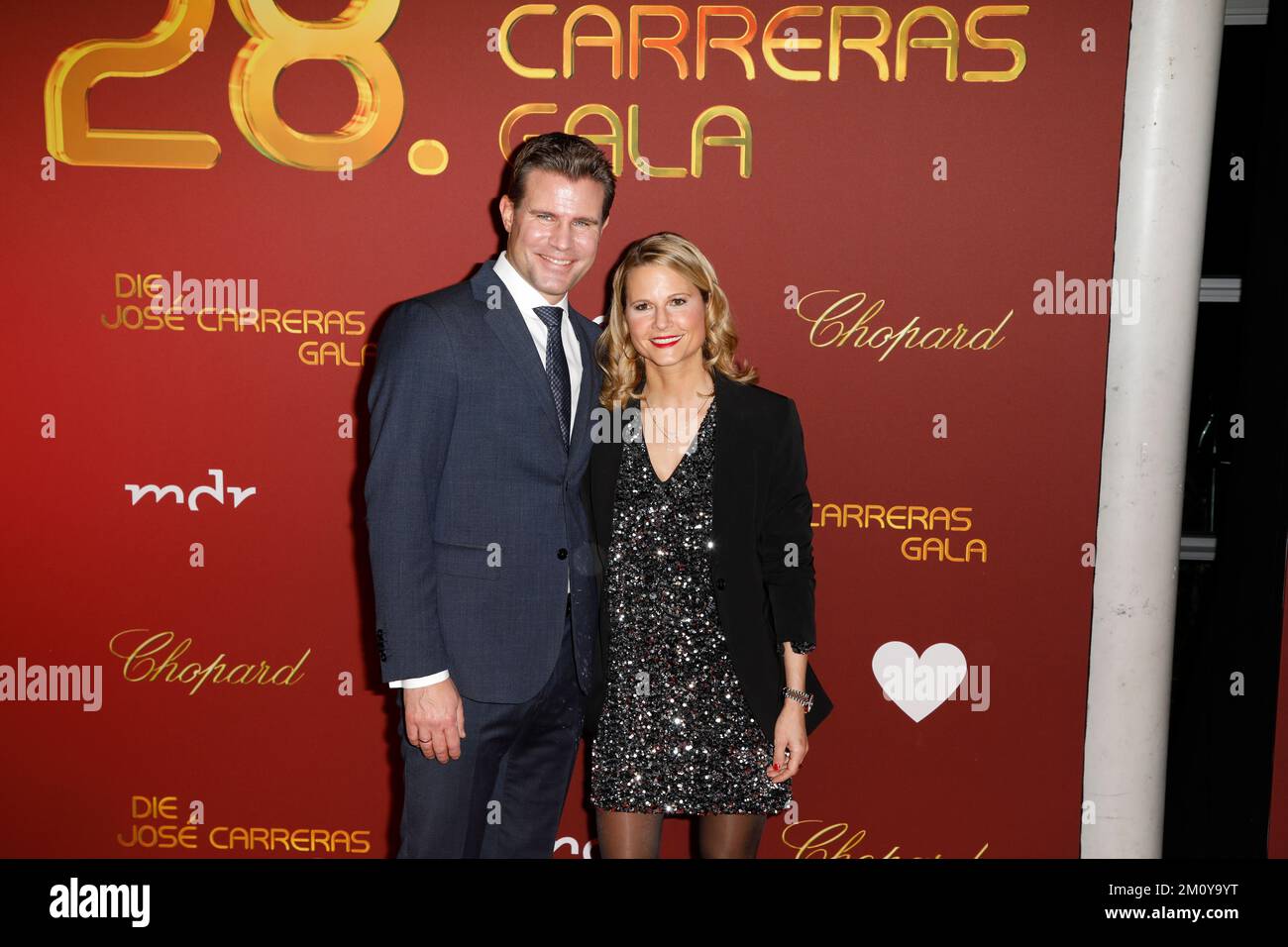 Felix Brych mit Ehefrau Andrea Brych bei der Spendengala „José Carreras Gala 2022 ' im Studio 3 Media City. Leipzig,07.12.2022. Stock Photo