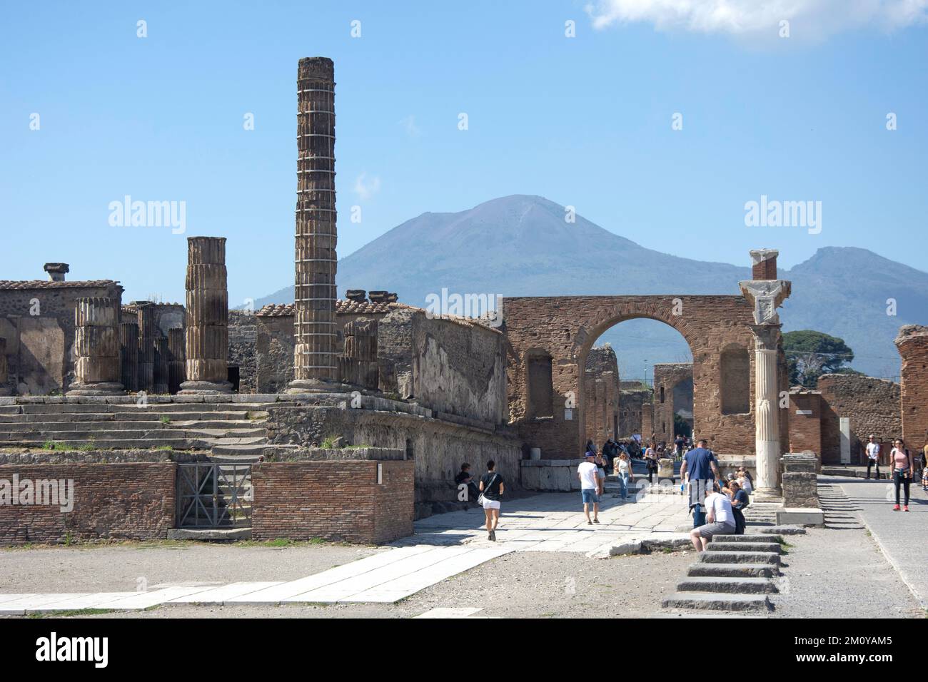 The Temple of Jupitor (Capitolium) with Mount Vesuvius behind, Pompeii, Campania Region, Italy Stock Photo