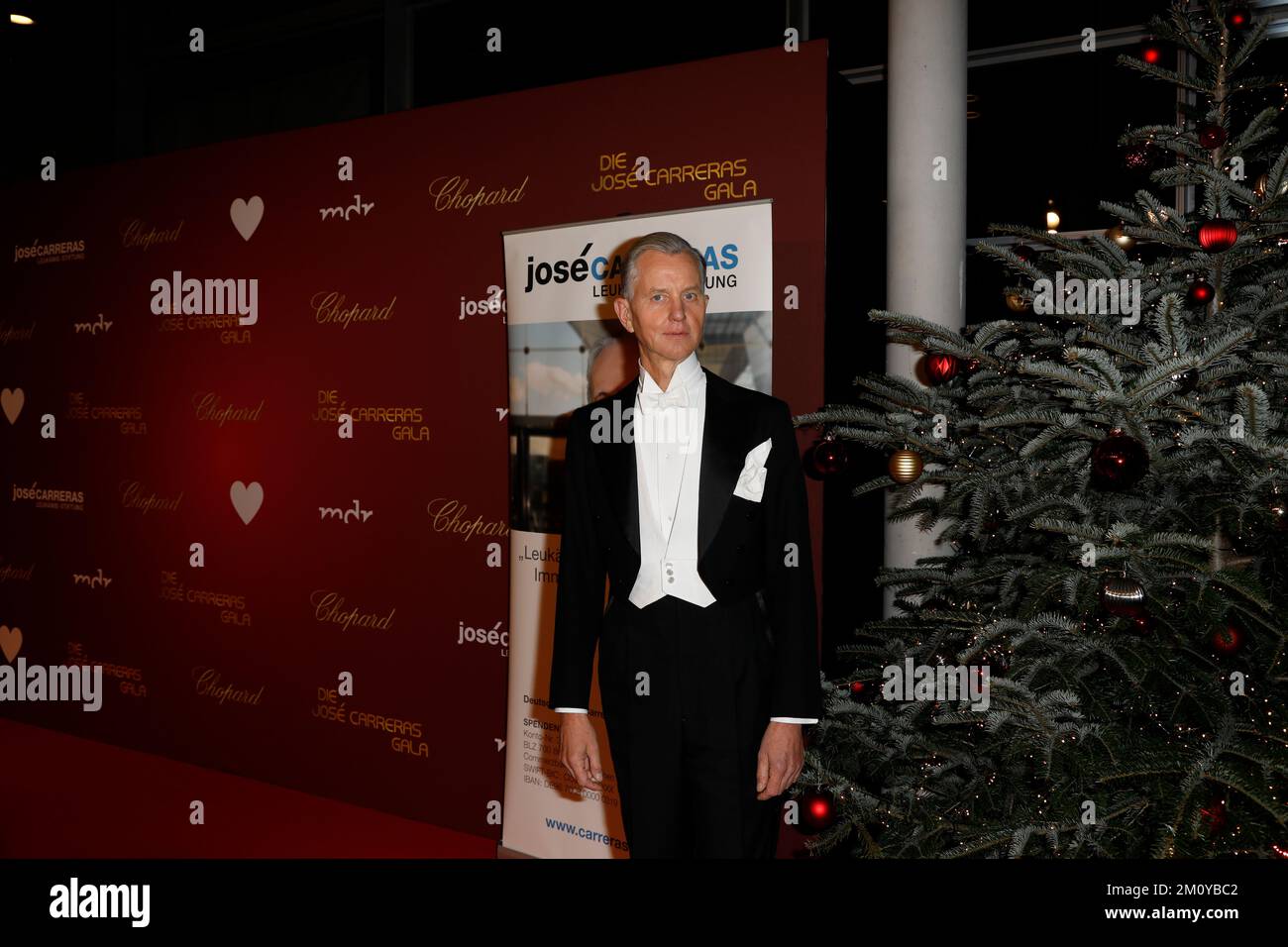 Max Raabe bei der 28. Jose Carreras Gala in der Media City Leipzig. Leipzig, 07.12.2022 Stock Photo