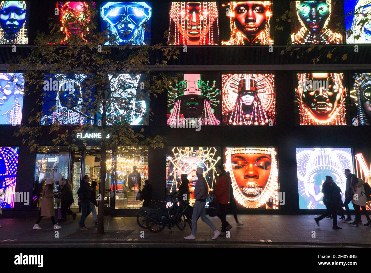 London, UK, 8 December 2022: Christmas lights add sparkle to the sunset sky at dusk on Oxford Street in the West End. Shoppers crowd the streets despite concerns about consumer confidence during the cost of living crisis. Anna Watson/Alamy Live News Stock Photo