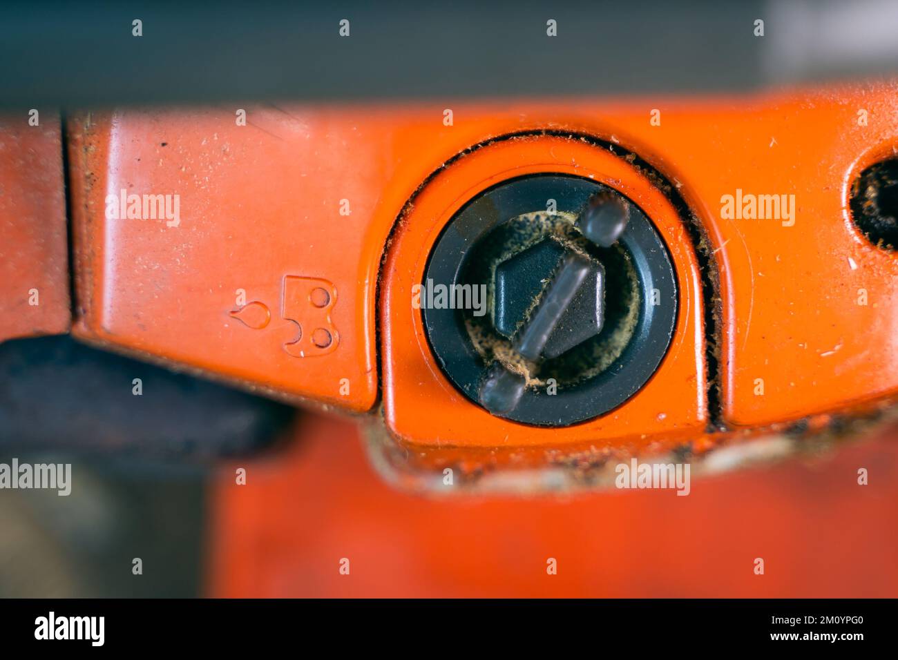 Tank for filling the lubricant for lubricating the saw chain on the