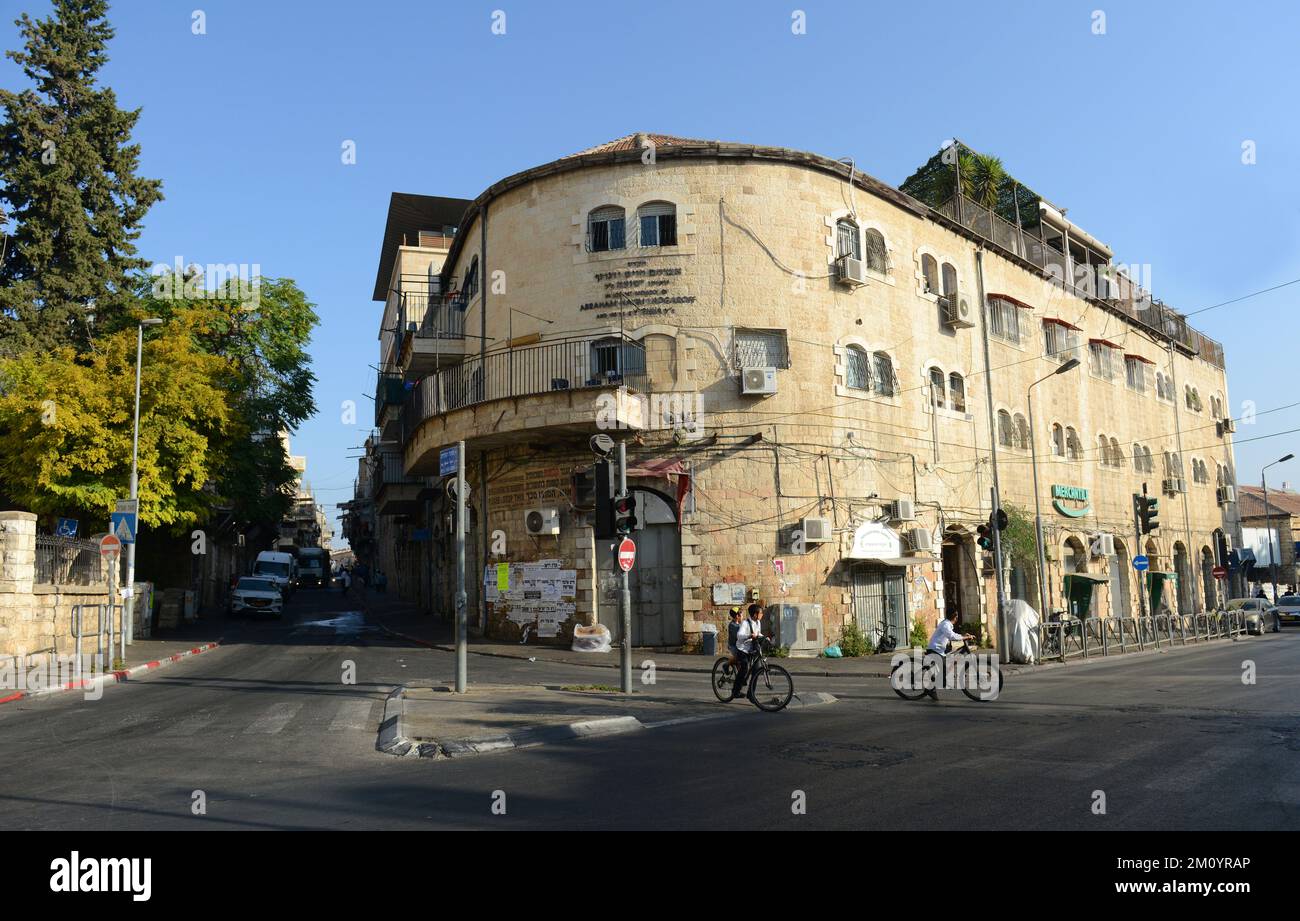 An old building at the junction of Mea Shearim street and Shivtei
