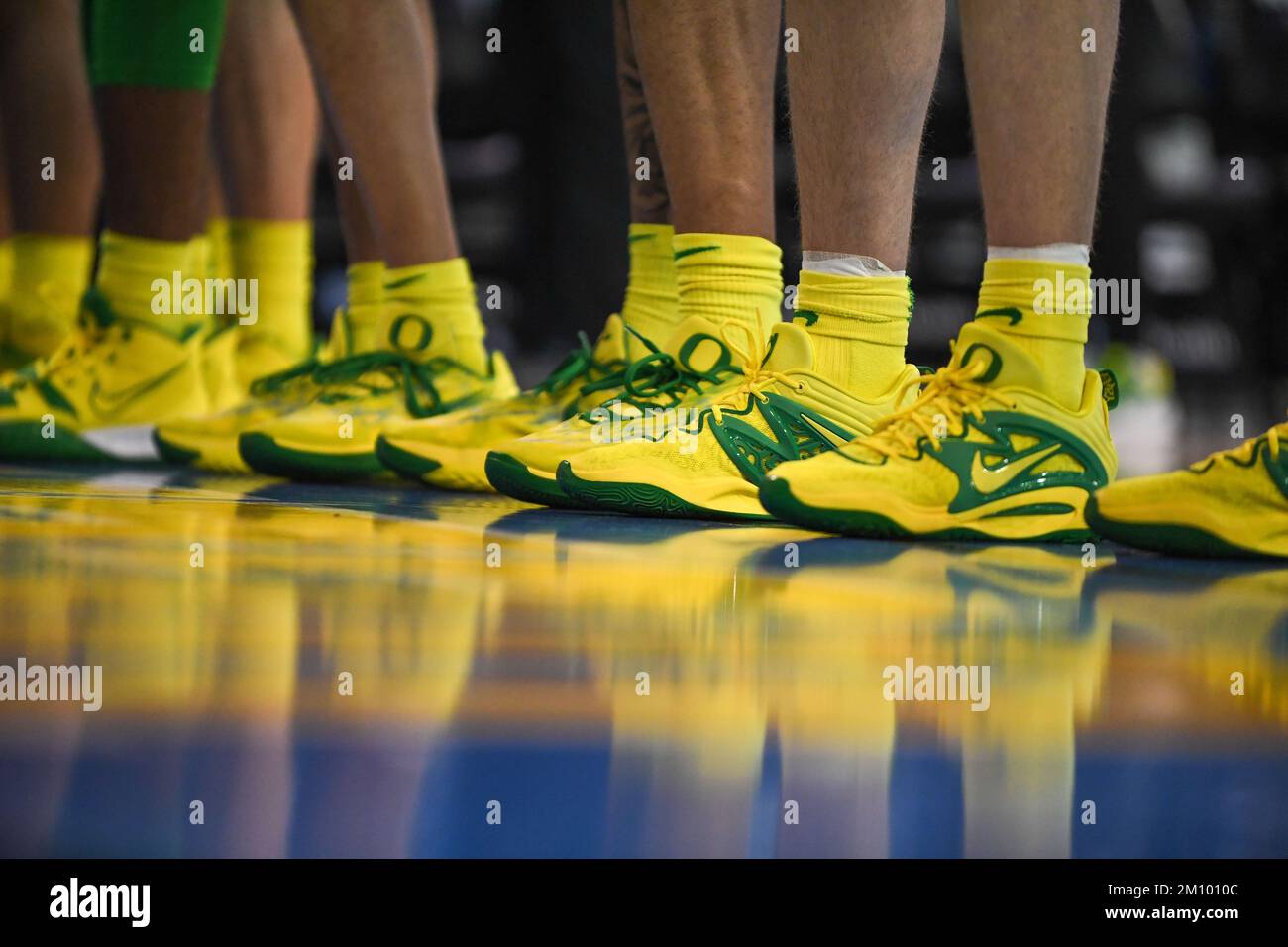 Detailed view of the Nike Kevin Durant KD 15 sneakers worn by the Oregon Ducks during an NCAA basketball against the UCLA Bruins game on Sunday, Dec. 4, 2022, in Los Angeles. The UCLA Bruins defeated the Oregon Ducks 65-56. (Dylan Stewart/Image of Sport) Stock Photo