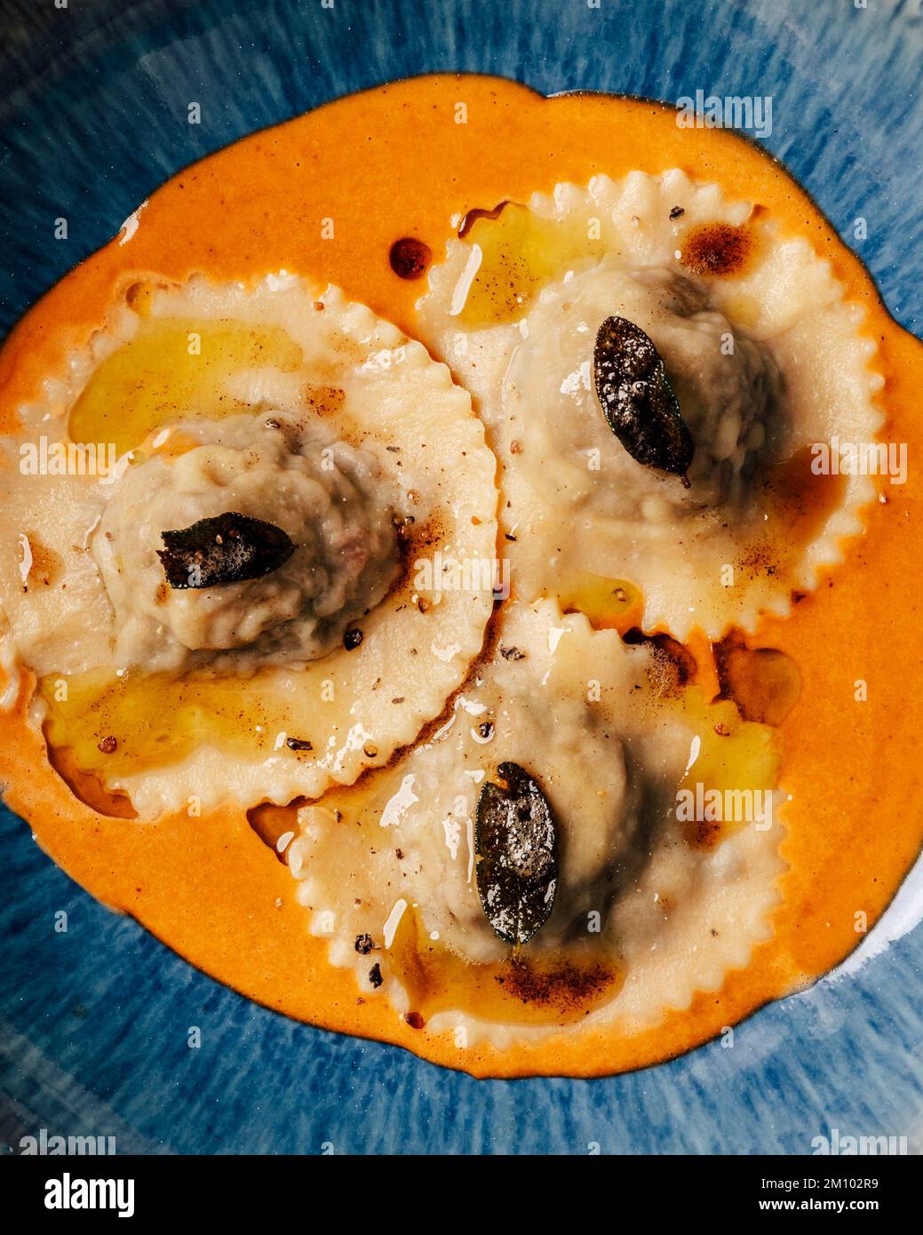 Plating skills hi-res stock photography and images - Alamy