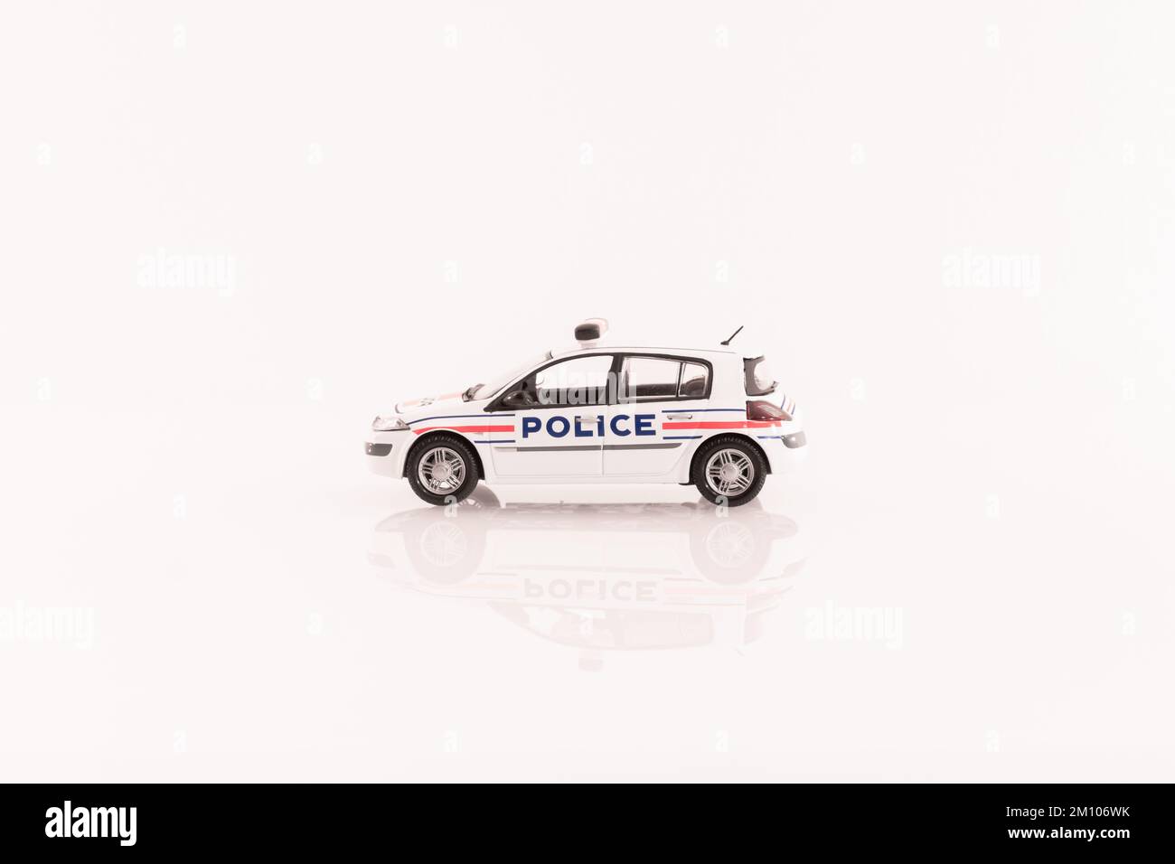 世界的に有名な EUROPARC RENAULT POLICE パトカー ミニカー asakusa