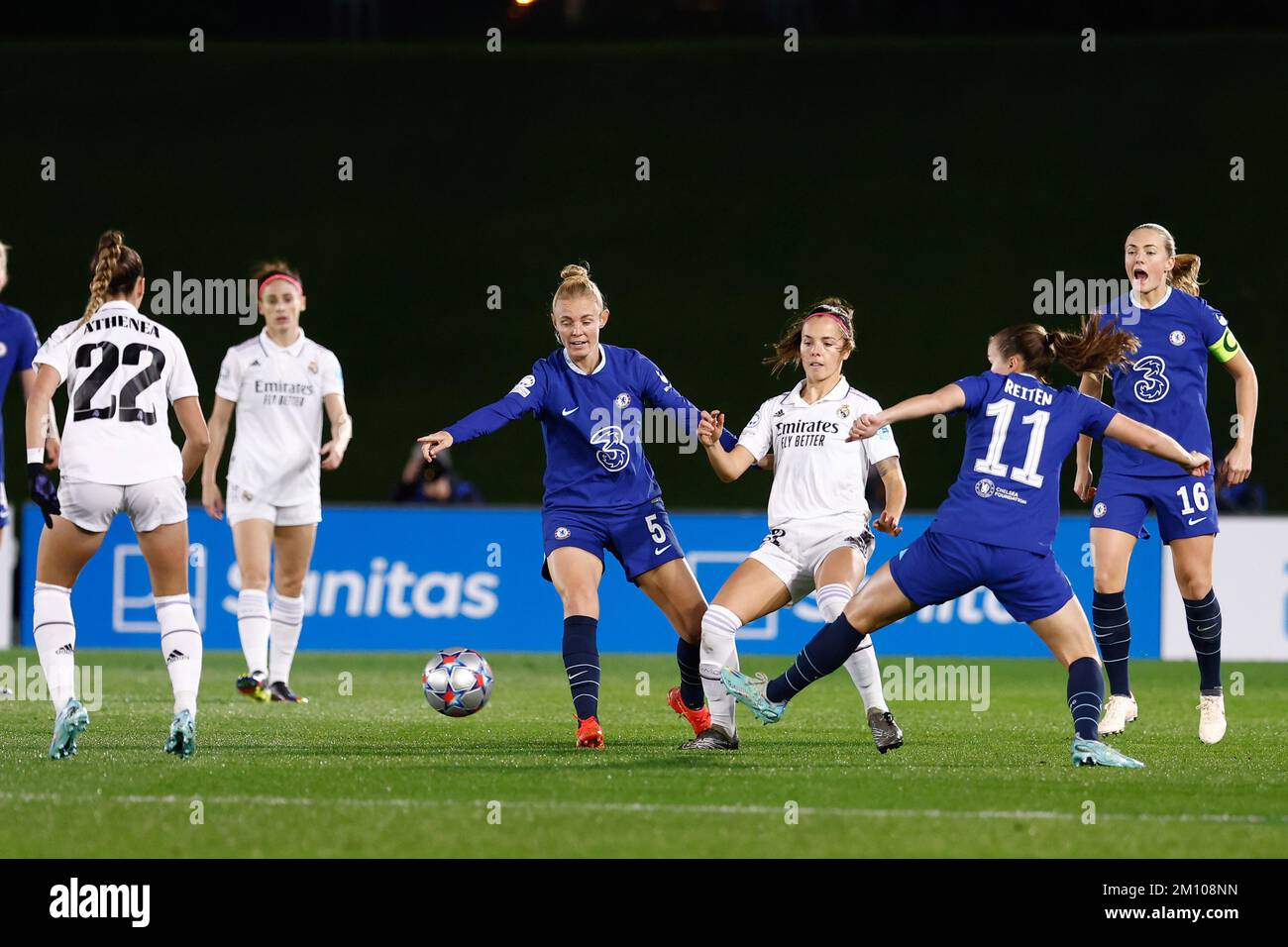 Madrid, Spain - 08/12/2022, Claudia Zornoza of Real Madrid and Sophie Ingle, Guro Reiten of Chelsea during the UEFA Women's Champions League, Group A, football match between Real Madrid and Chelsea on December 8, 2022 at Alfredo di Stefano stadium in Valdebebas near Madrid, Spain - Photo: Oscar J Barroso/DPPI/LiveMedia Stock Photo