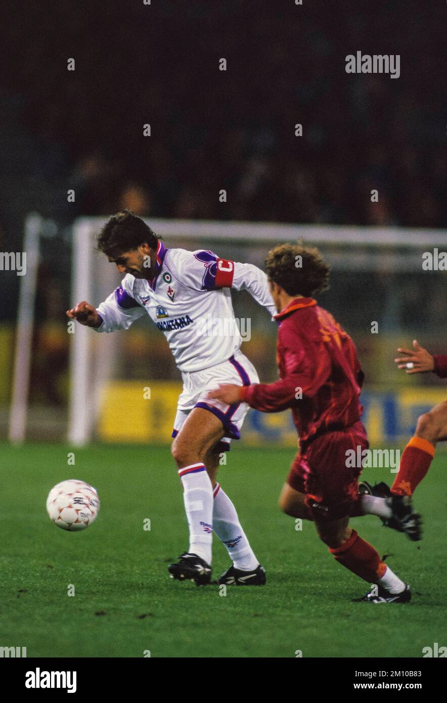 Omar Gabriel Batistuta ( Fiorentina ) Francesco Moriero (Roma) ; December 1; 1996 - Football : Italian championship 1996 1997 ; 11Day ; match between Roma 3-3 Fiorentina at Olimpic Stadium ; Roma, Italy; ;( photo by aicfoto)(ITALY) [0855] Stock Photo
