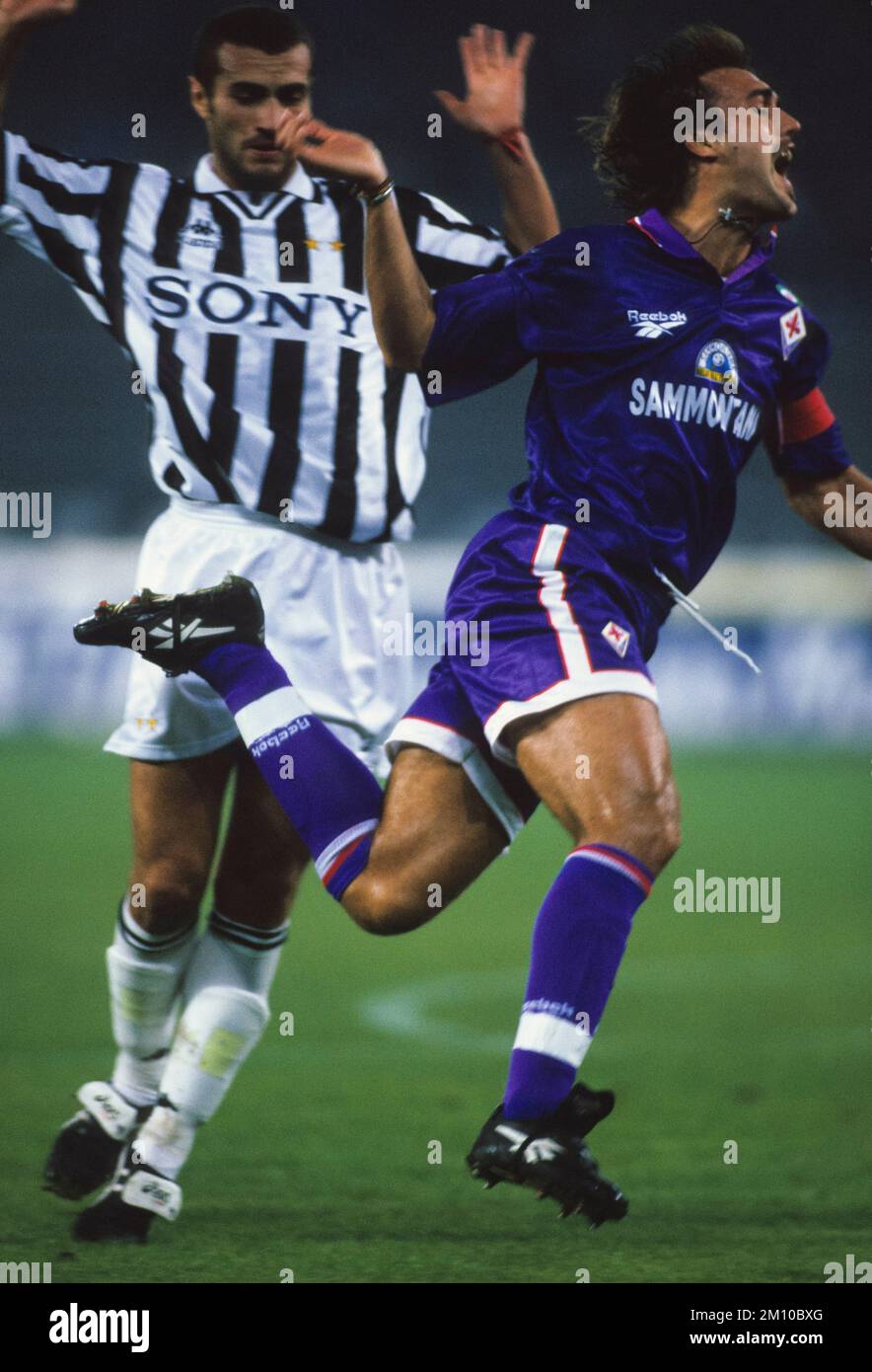 Omar Gabriel Batistuta ( Fiorentina ) Paolo Montero (Juventus) ; September 29; 1996 - Football : Italian championship 1996 1997 ; 4Day ; match between Juventus 1-0 Fiorentina at Delle Alpi Stadium ; Torino, Italy; ;( photo by aicfoto)(ITALY) [0855] Stock Photo