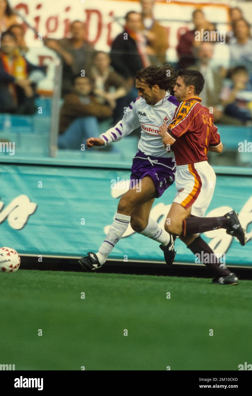 Omar Gabriel Batistuta ( Fiorentina ) Vincent Candela (Roma) ; October 17; 1998 - Football : Italian championship 1998 1999 ; 5Day ; match between Roma 2-1 Fiorentina at Olimpic Stadium ; Roma, Italy; ;( photo by aicfoto)(ITALY) [0855] Stock Photo