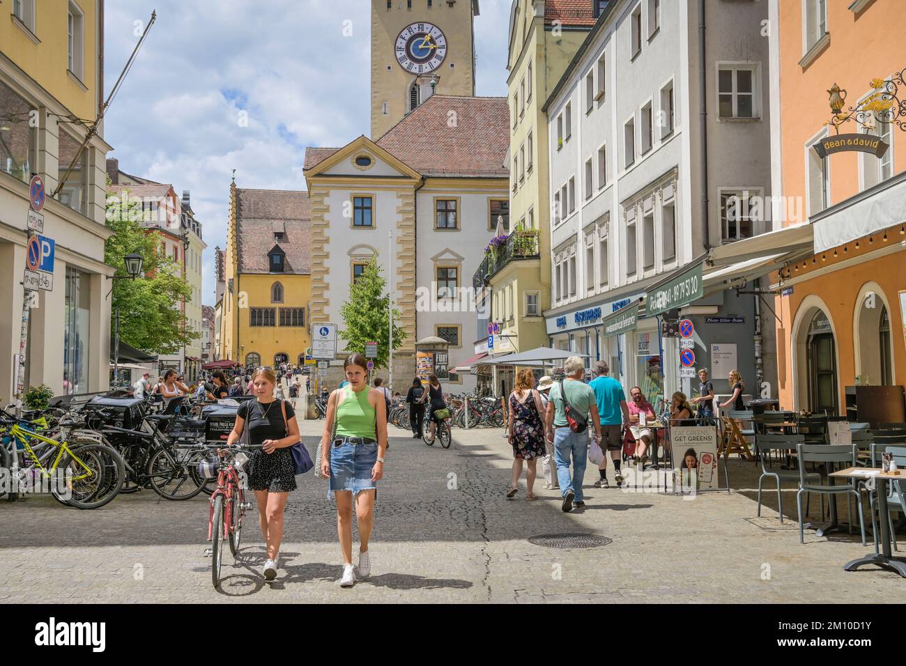 Passanten, Altstadt, Kohlenmarkt, Goliathstraße, Regensburg, Bayern, Deutschland Stock Photo