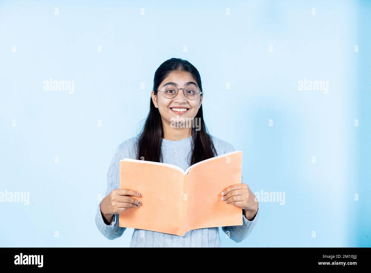 indian young student girl holding book Stock Photo - Alamy