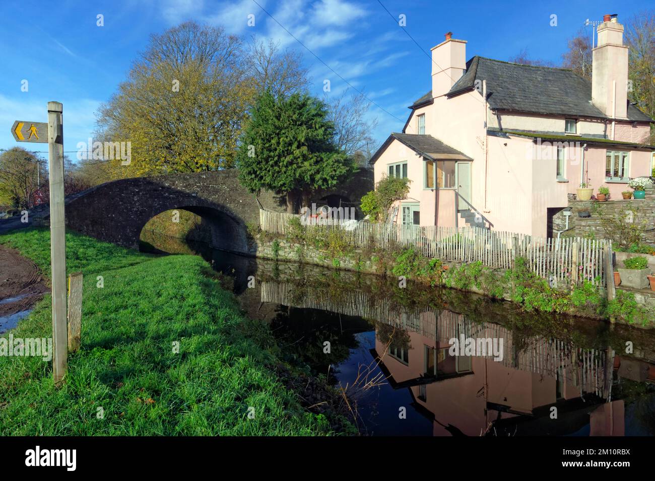 Cottage besides Brecon and Monmouthsire Canal, Brecon, Powys Stock Photo