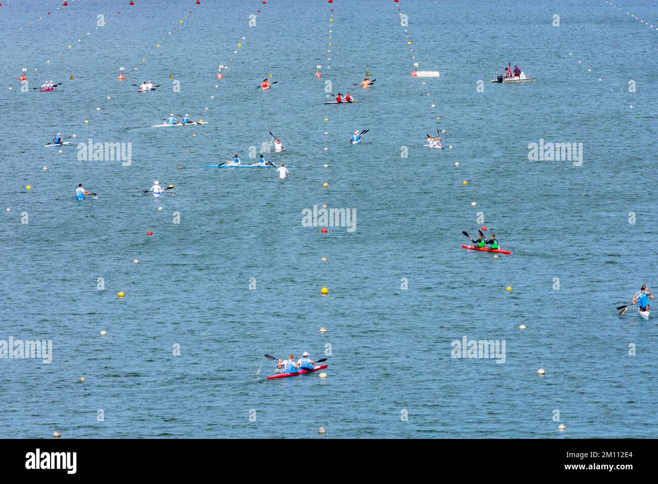 bratislava-pressburg-oxbow-lake-velky-zemnik-many-canoe-paddlers