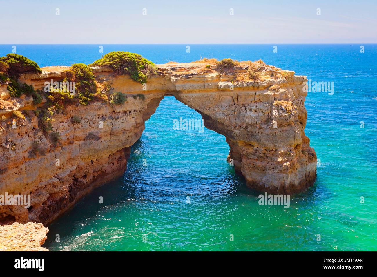 Algarve cave cliff sea hi-res stock photography and images - Alamy