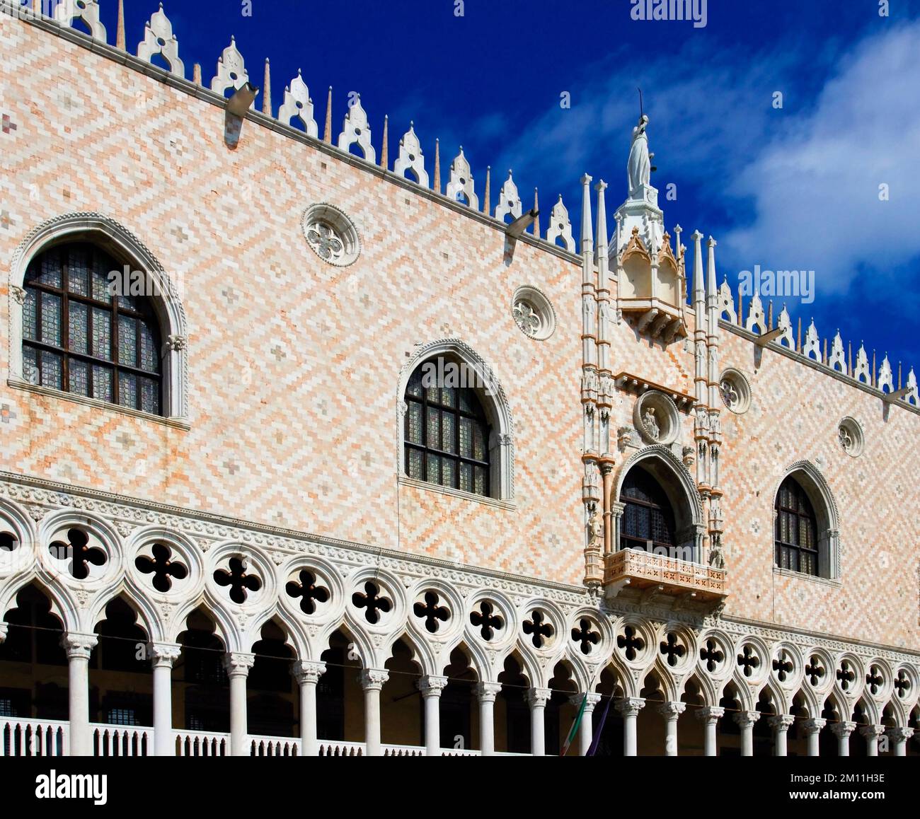 Facade detail of doges palace hi-res stock photography and images - Alamy