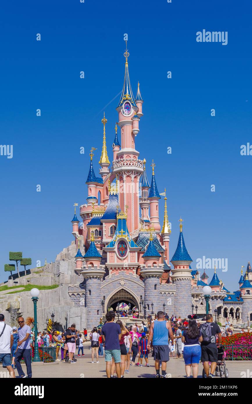 Disney paris 1992 hi-res stock photography and images - Alamy Disney paris 1992 hi-res stock photography and images - Alamy