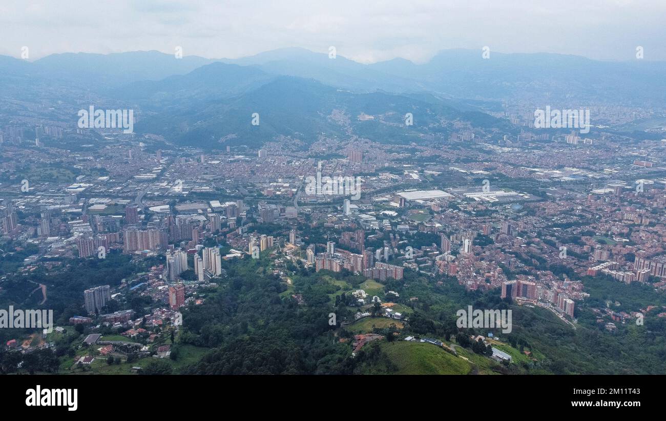 South America, Colombia, Departamento de Antioquia, Medellín, Envigado, view of the outskirts of Medellín with the neighborhood El Poblado Stock Photo