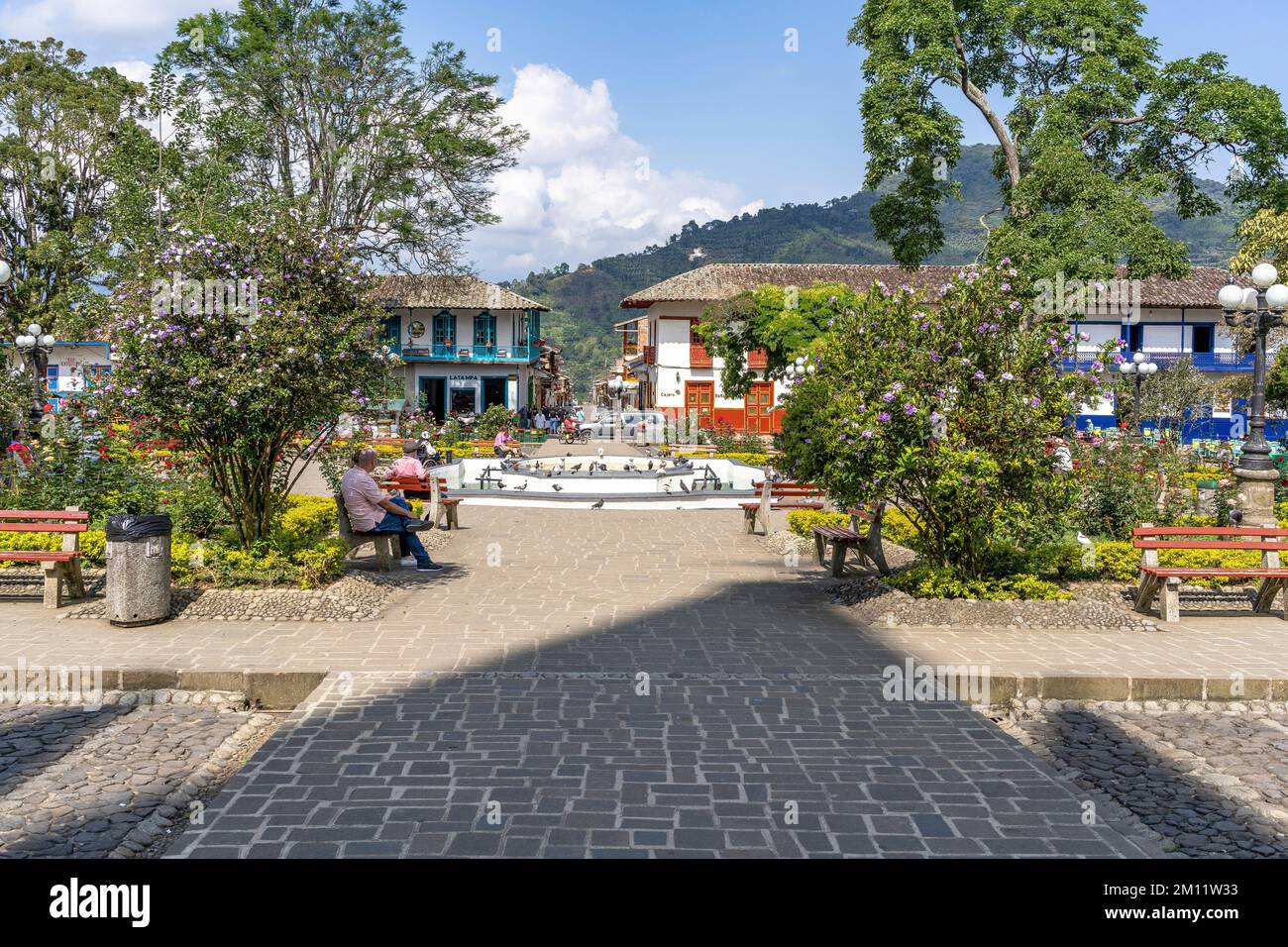 South America, Colombia, Departamento de Antioquia, Colombian Andes, Jardín, everyday scene in Parque Principal Libertadores Stock Photo