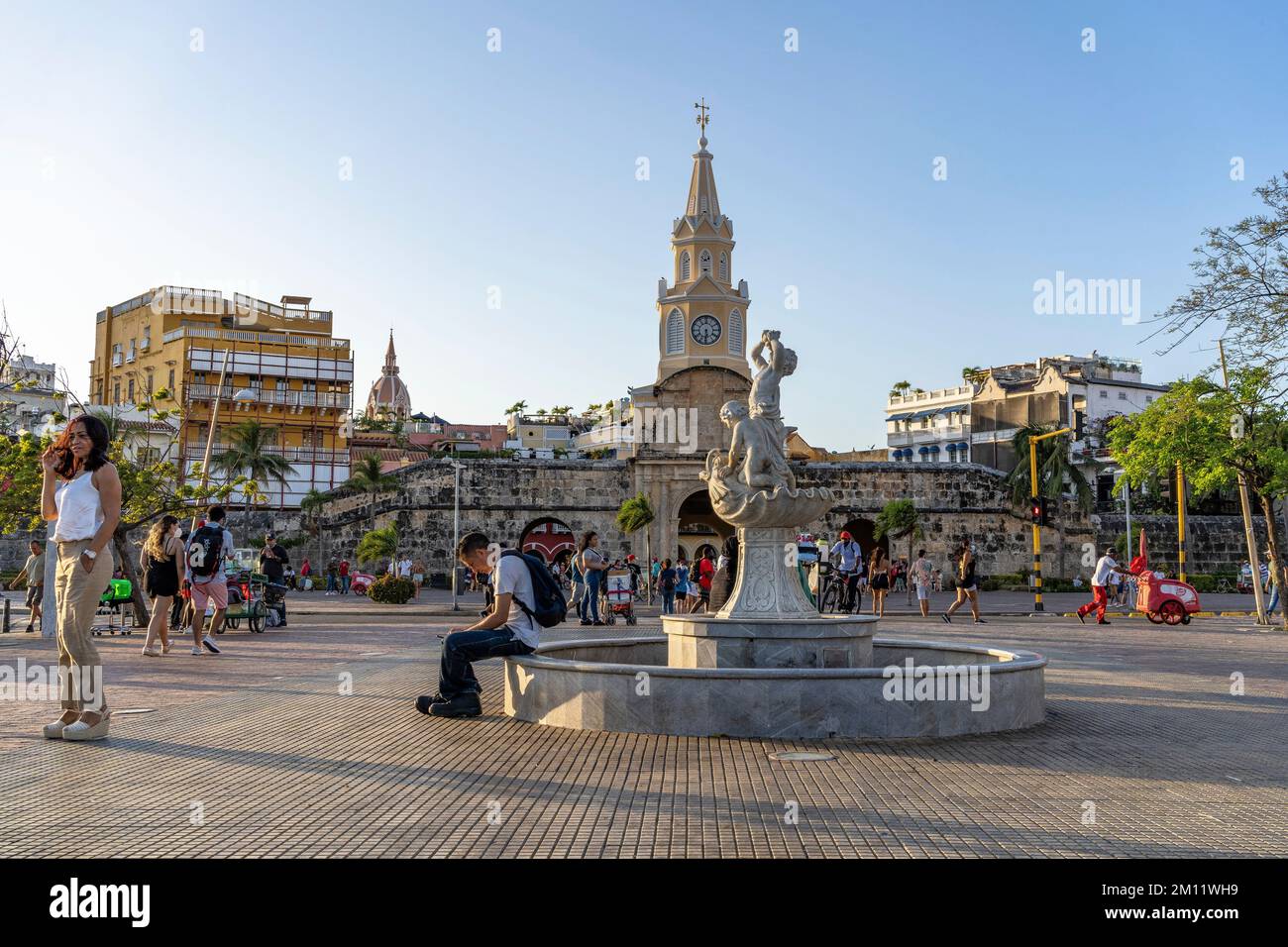 South America, Colombia, Departamento de Bolívar, Cartagena de Indias, Ciudad Amurallada, street scene in front of the Torre del Reloj Stock Photo