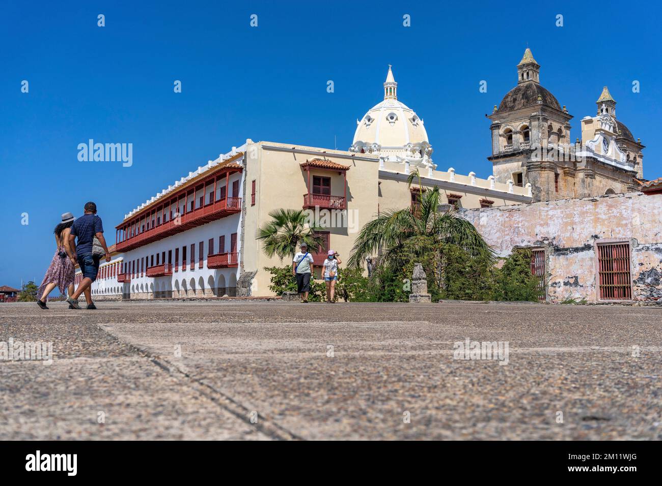 South America, Colombia, Departamento de Bolívar, Cartagena de Indias, Ciudad Amurallada, Square in front of the Santuario San Pedro Claver Stock Photo