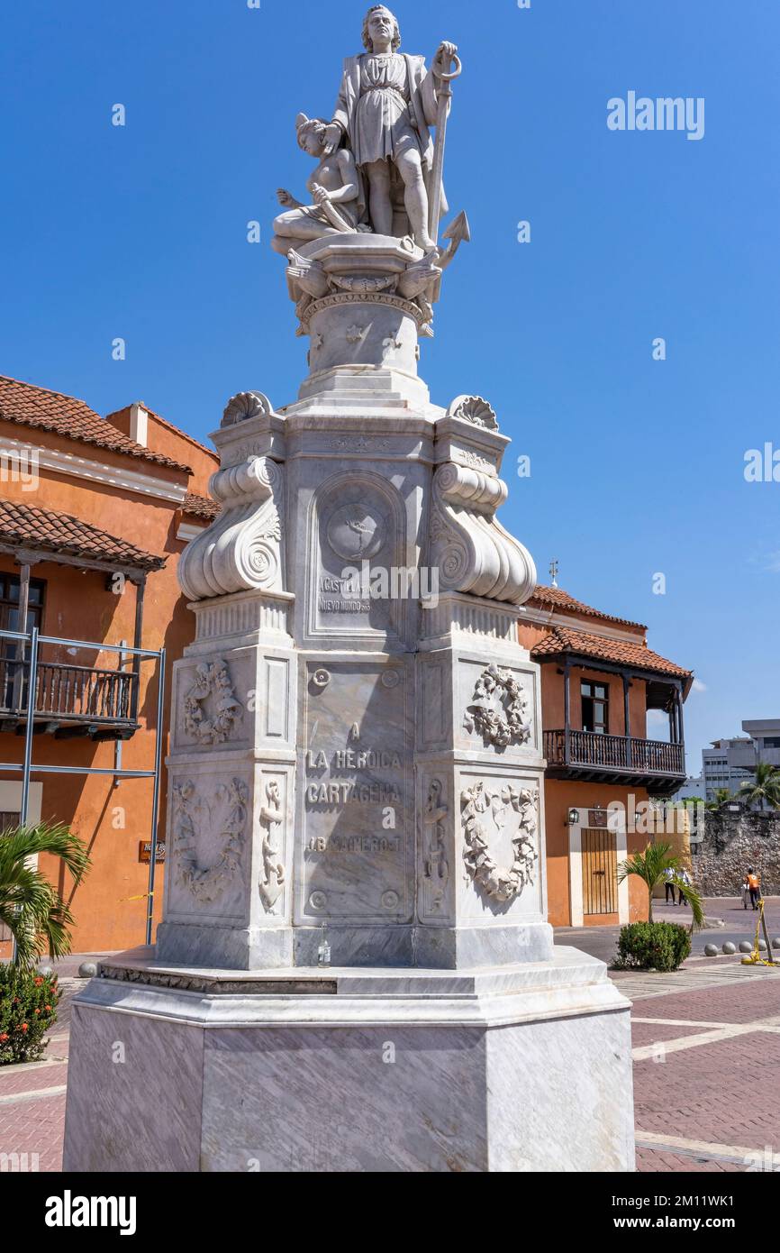 South America, Colombia, Departamento de Bolívar, Cartagena de Indias, Ciudad Amurallada, Plaza de la Aduana with Columbus Statue Stock Photo