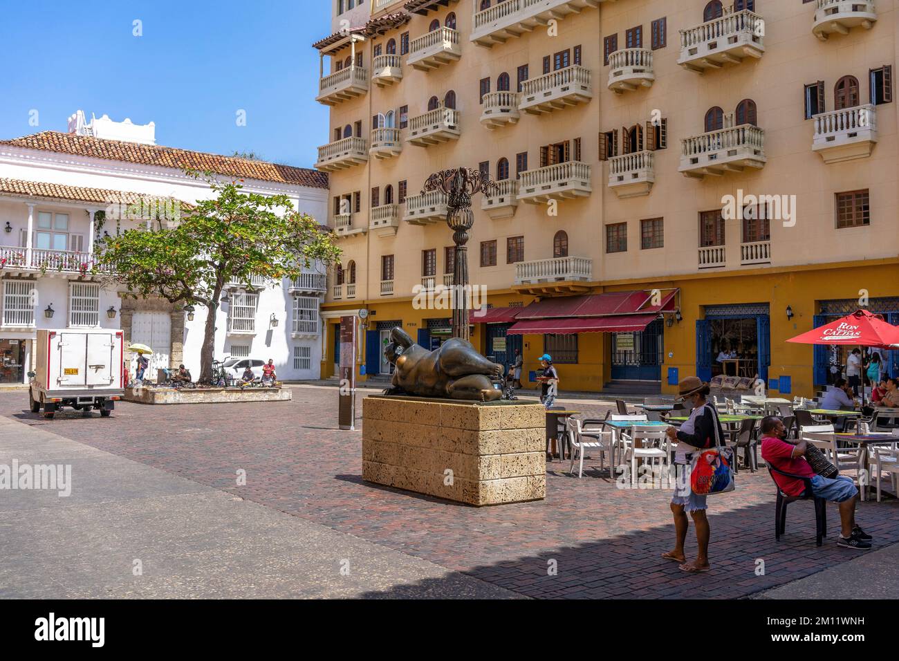 South America, Colombia, Departamento de Bolívar, Cartagena de Indias, Ciudad Amurallada, Plaza Santo Domingo with famous sculpture La Gorda Gertrudis by Botero Stock Photo