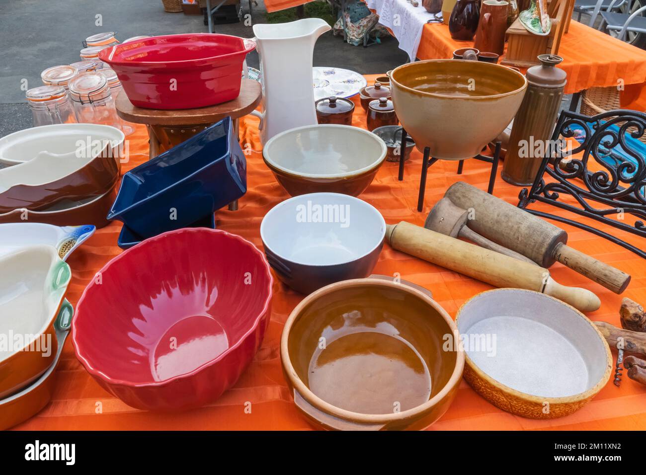 England, Dorset, Bridport, Bridport Market, Display of Vintage Kitchenware Stock Photo