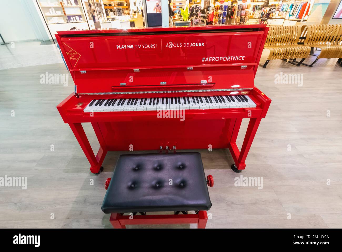 Piano airport hi-res stock photography and images - Alamy