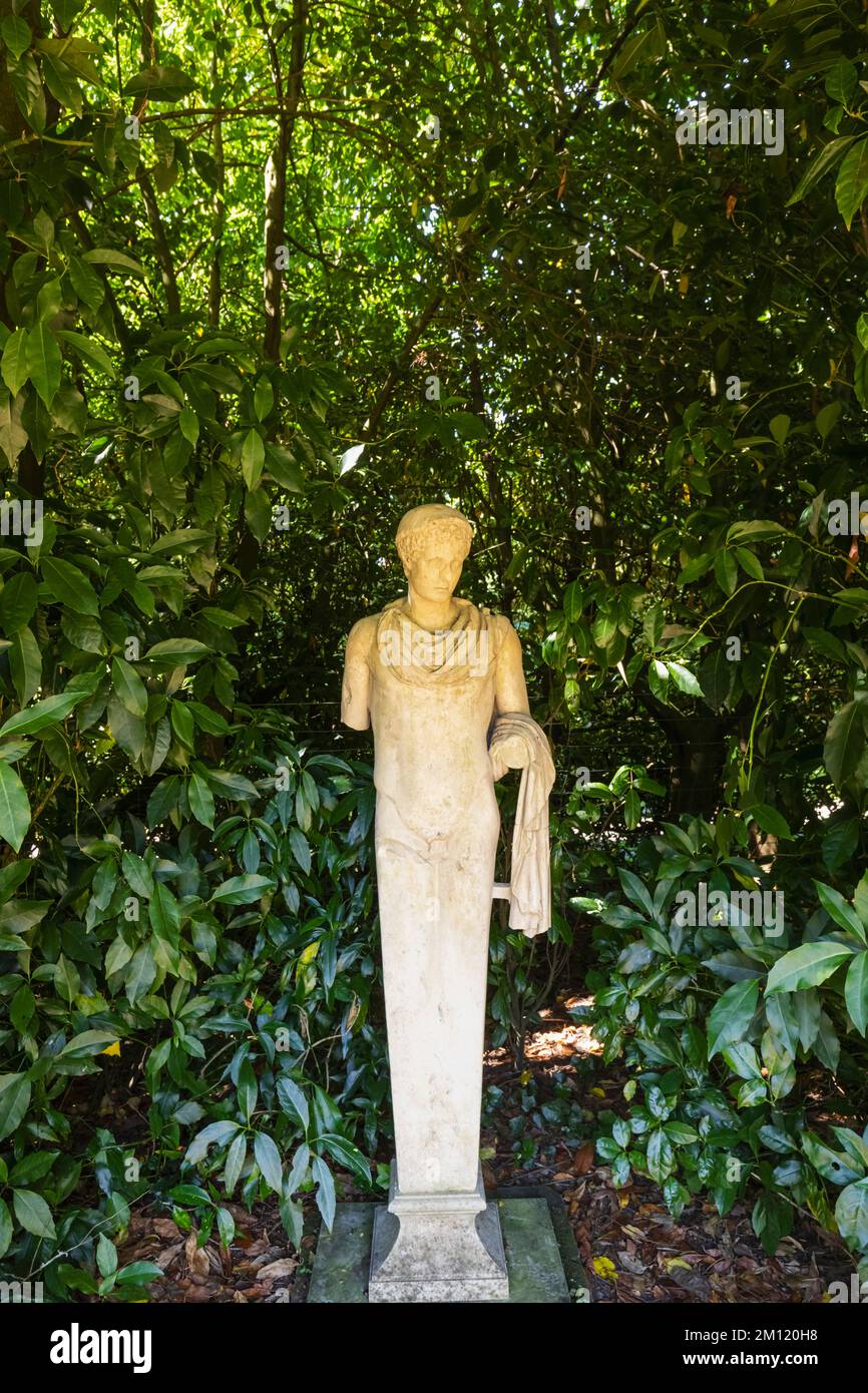 Ornamental statue hires stock photography and images Alamy