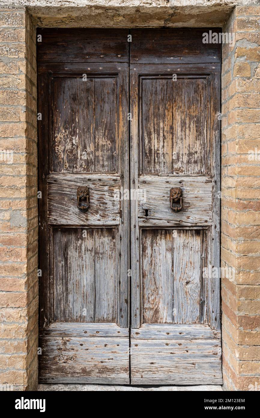Wood entrance door hi-res stock photography and images - Alamy