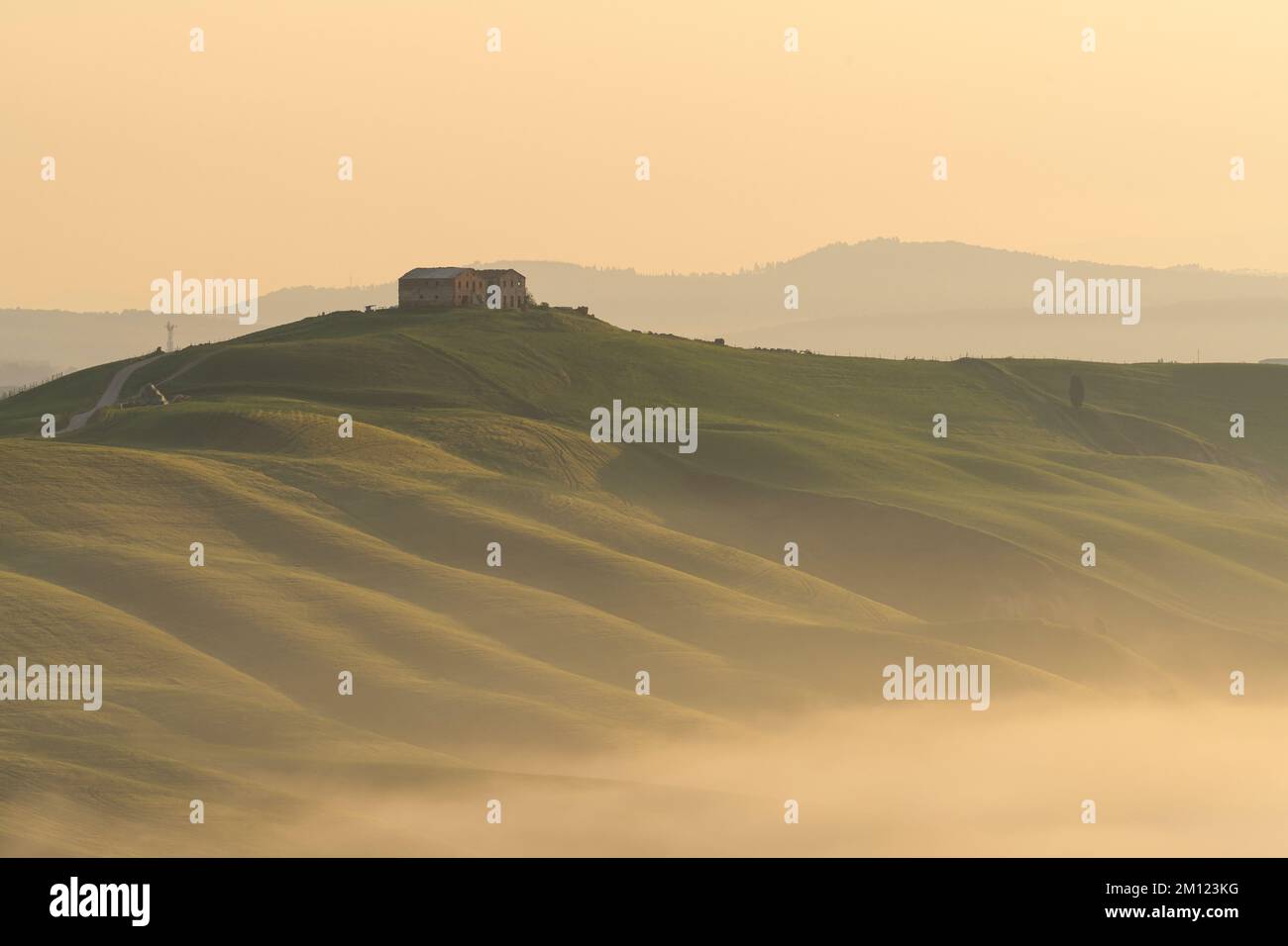 Hill and fog hi-res stock photography and images - Alamy