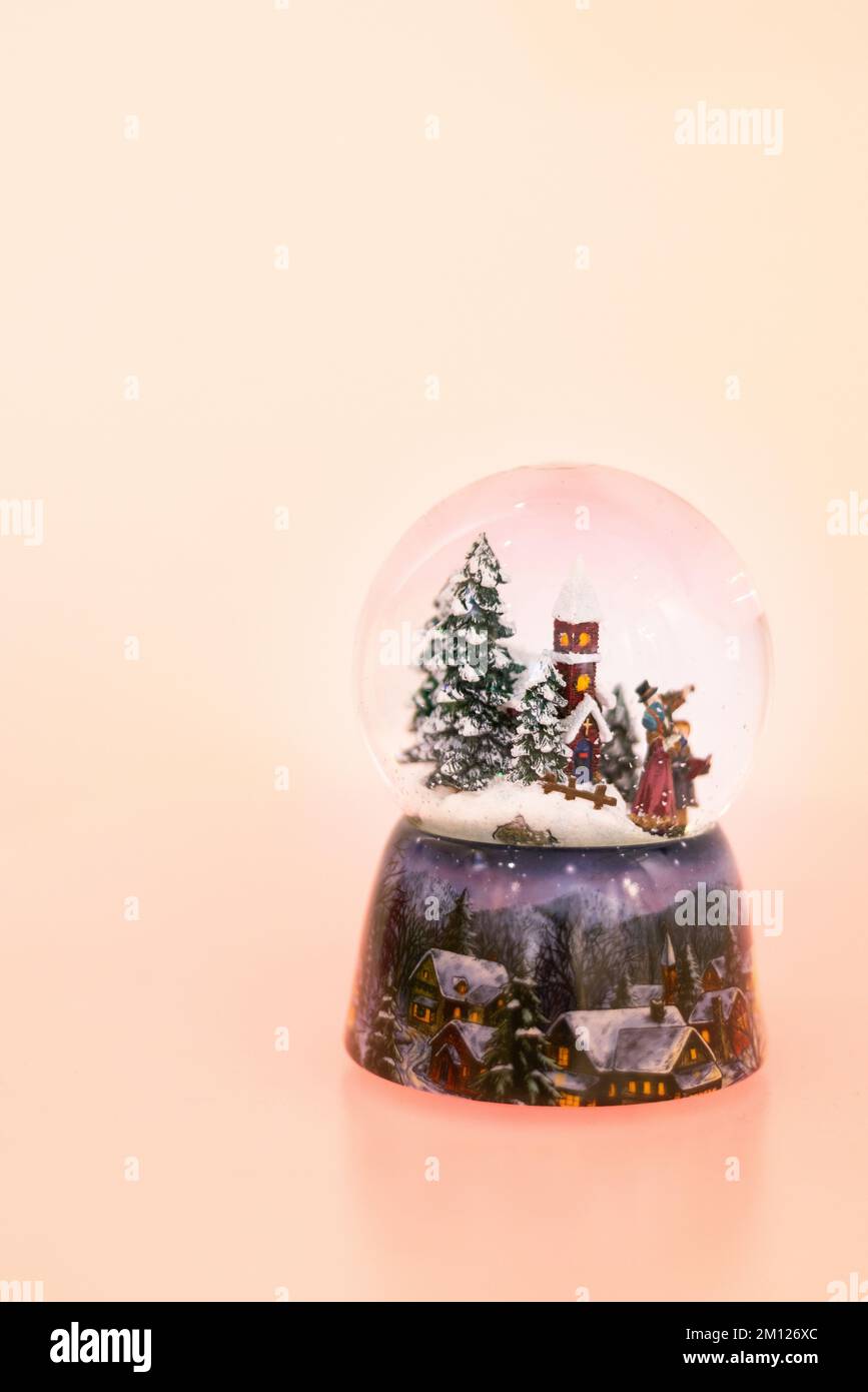 Snow globe hi-res stock photography and images - Alamy