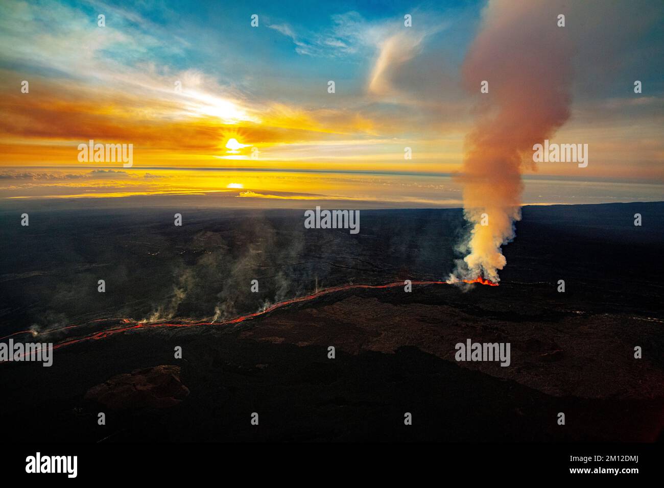 Mauna Loa Eruption, 12/2022, Island of Hawaii Stock Photo Alamy
