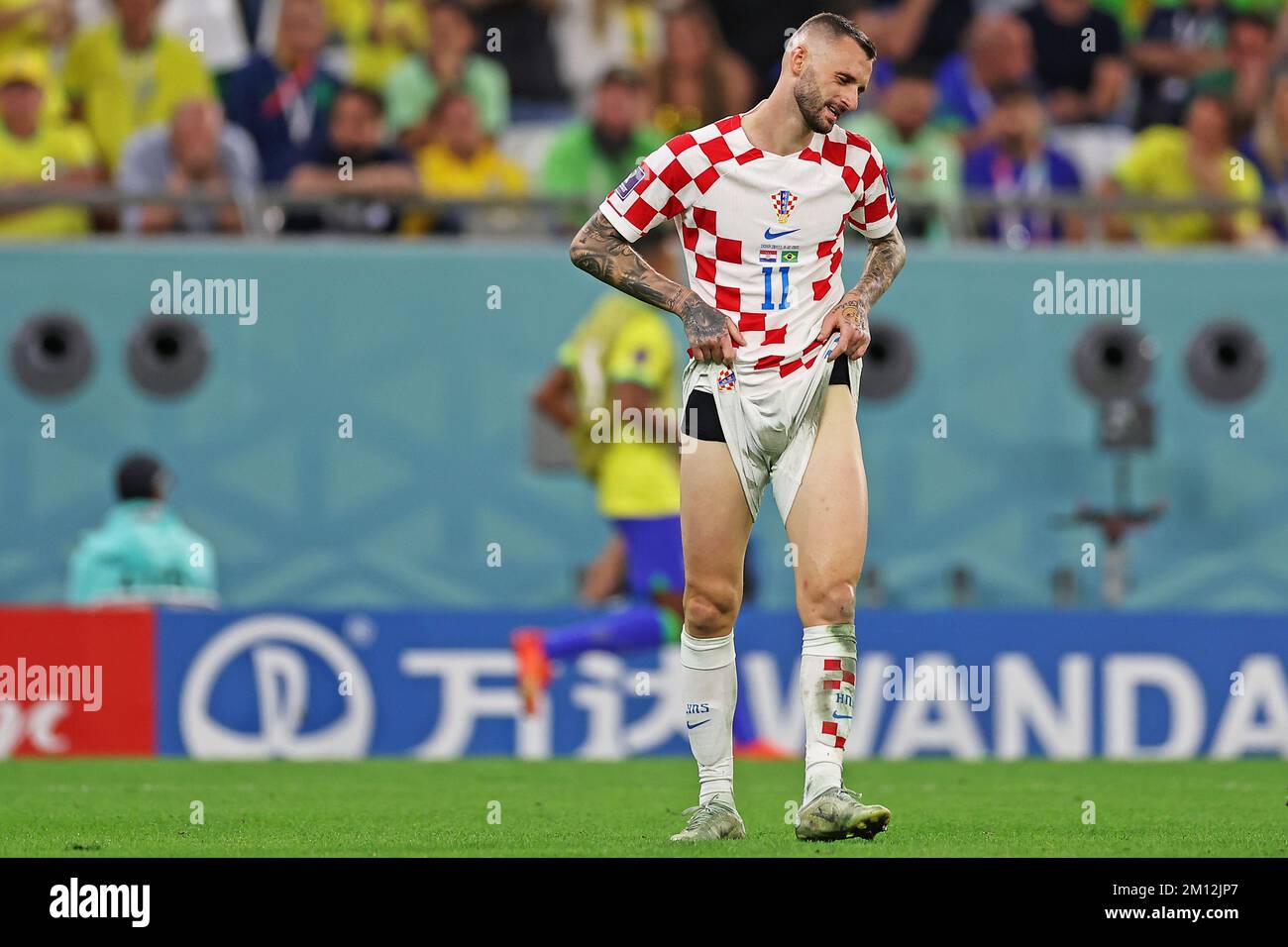 Al Rayyan, Qatar. 09th Dec, 2022. 9th December 2022: Education City Stadium, Al Rayyan, Qatar: FIFA World Cup football, quarter finals, Croatia versus Brazil: Marcelo Brozovic pulls on his shorts frustrated to go behind in the game Credit: Action Plus Sports Images/Alamy Live News Stock Photo