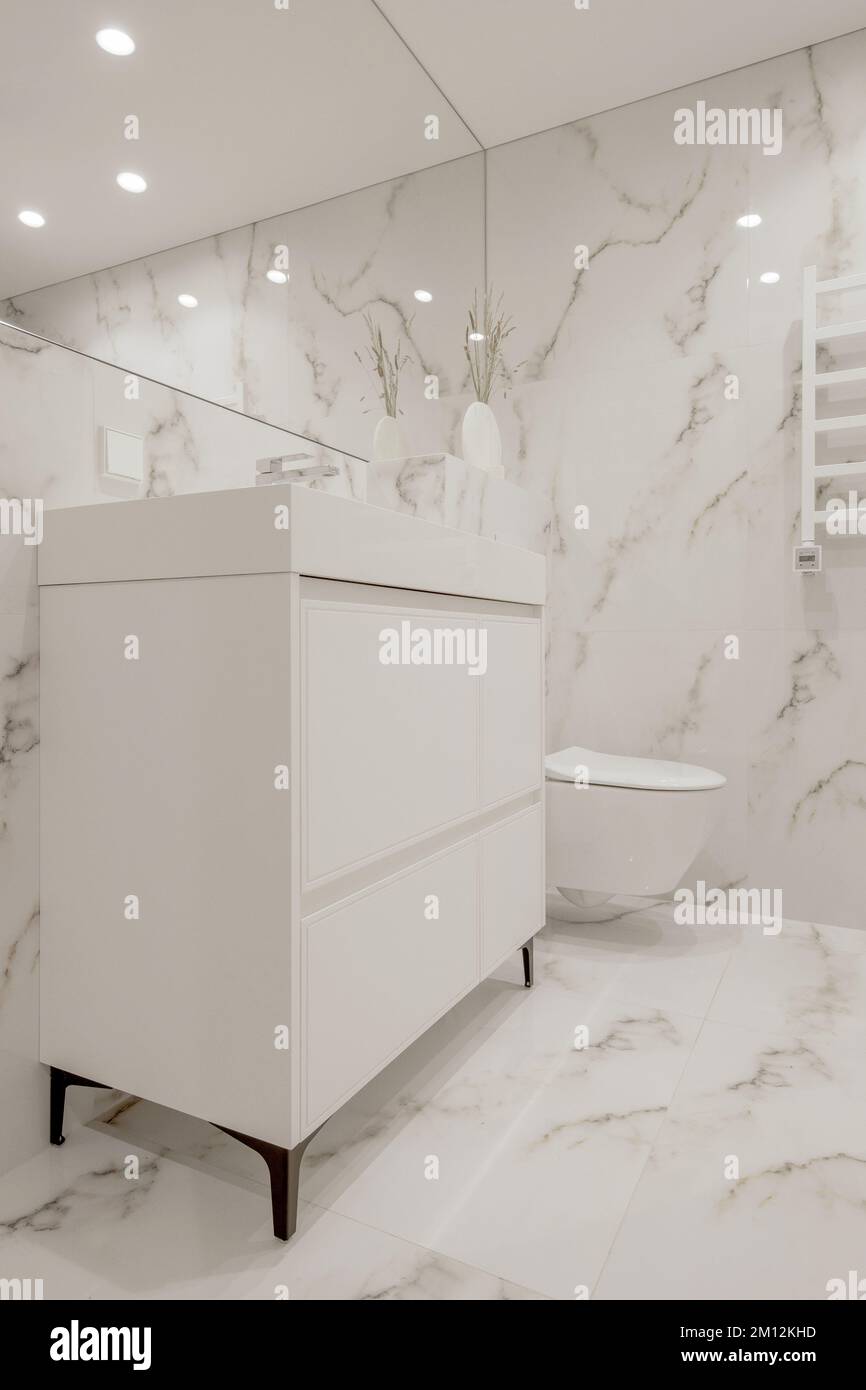 Curated visual reference: Minimalist Tiles Interior Design Reference: Modern Minimalist White Bathroom Interior Design With Marble Style