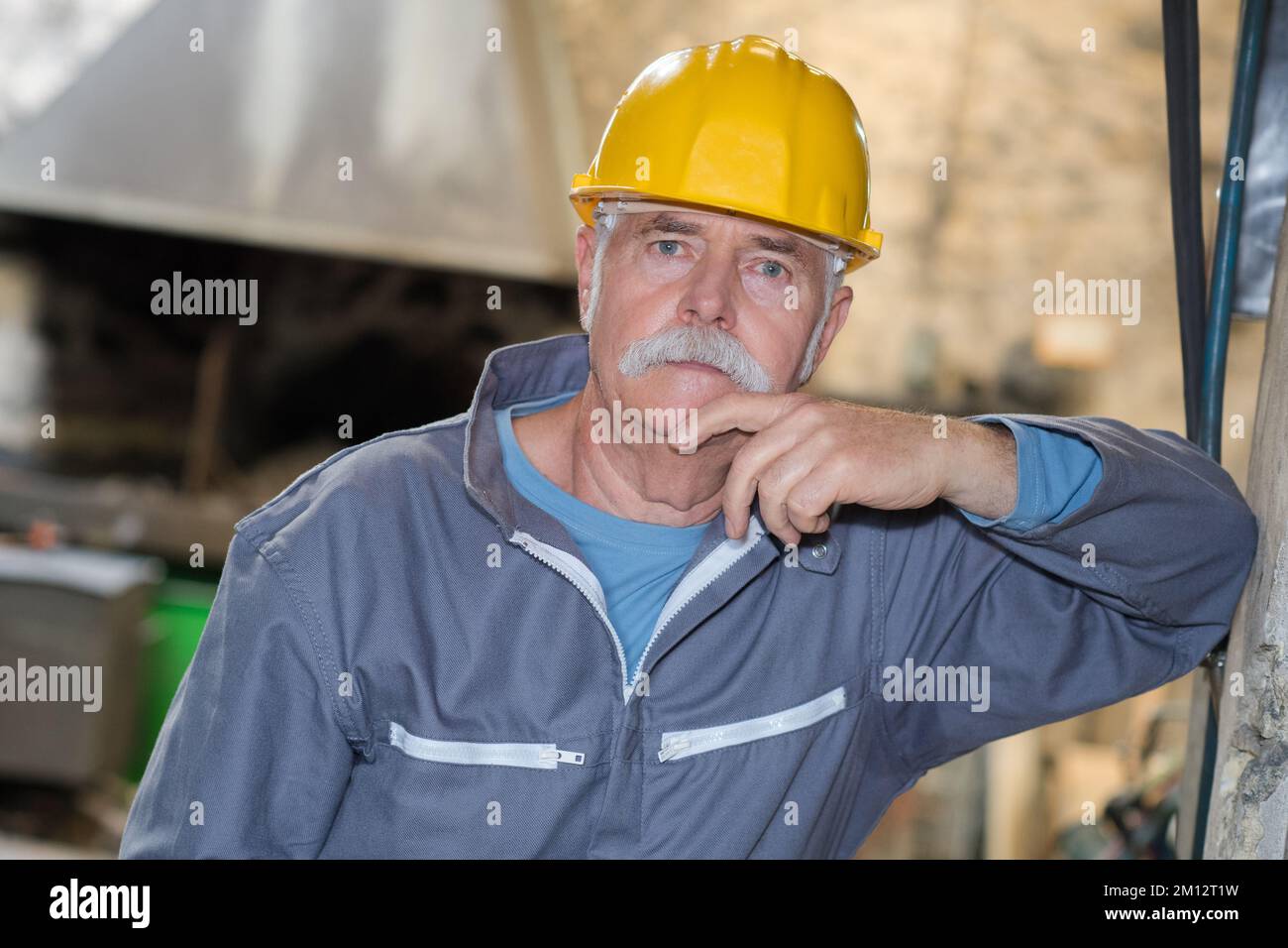 Civil engineer male hard hat phone hi-res stock photography and images ...