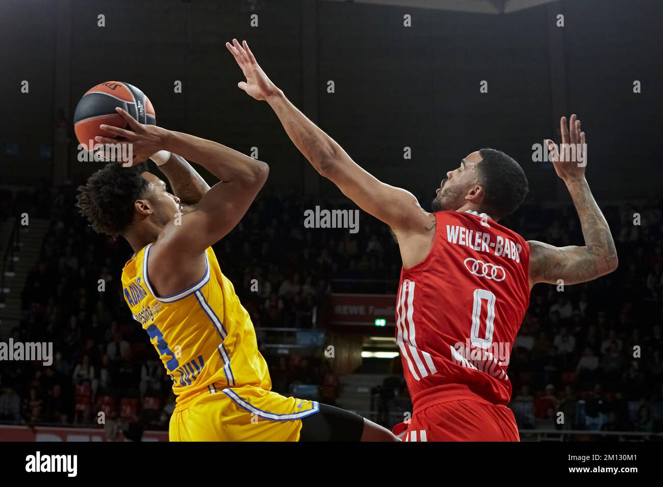 2022/23 FIBA EuroLeague | FC Bayern München vs Maccabi Playtika Tel Aviv.  ADAMS Jalen (Maccabi Playtika Tel Aviv MPTA03).  WEILER-BABB Nick (FC Bayer Stock Photo