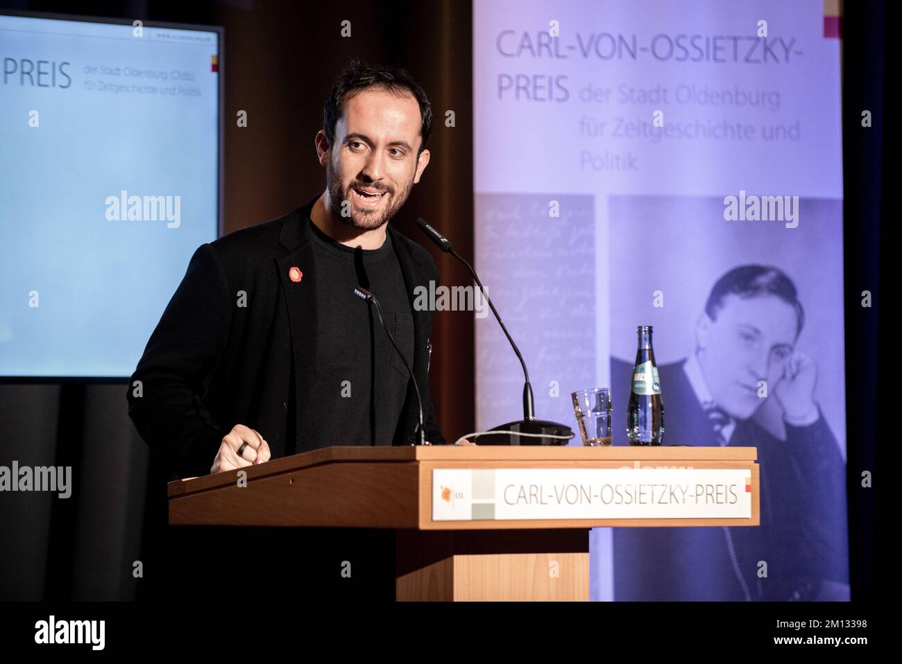 Oldenburg, Germany. 09th Dec, 2022. Pianist Igor Levit addresses the audience after receiving the Carl von Ossietzky Prize at an award ceremony. Levit receives the award for his multifaceted political commitment. Credit: Hauke-Christian Dittrich/dpa/Alamy Live News Stock Photo