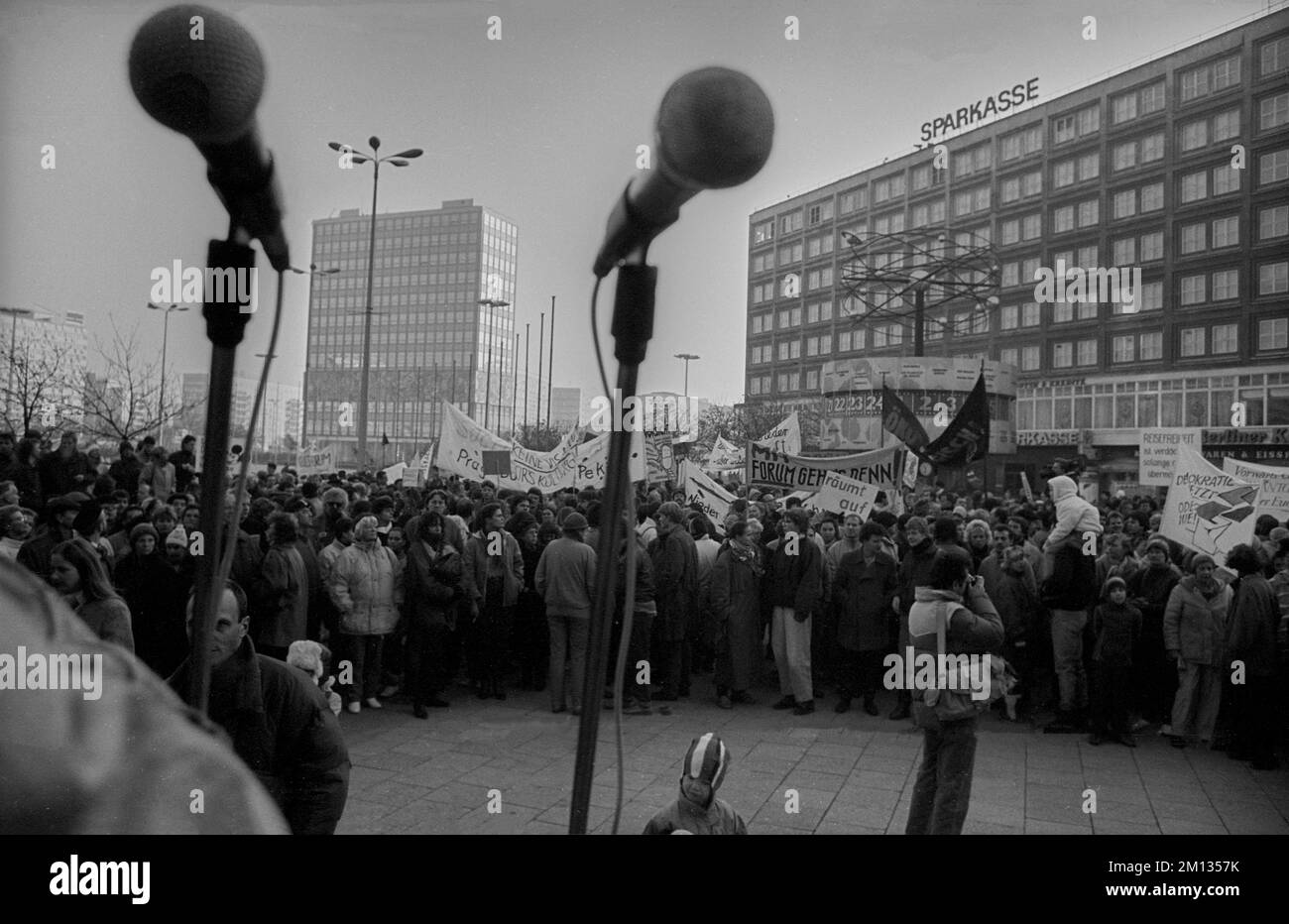 East berlin november 1989 demo hi-res stock photography and images - Alamy