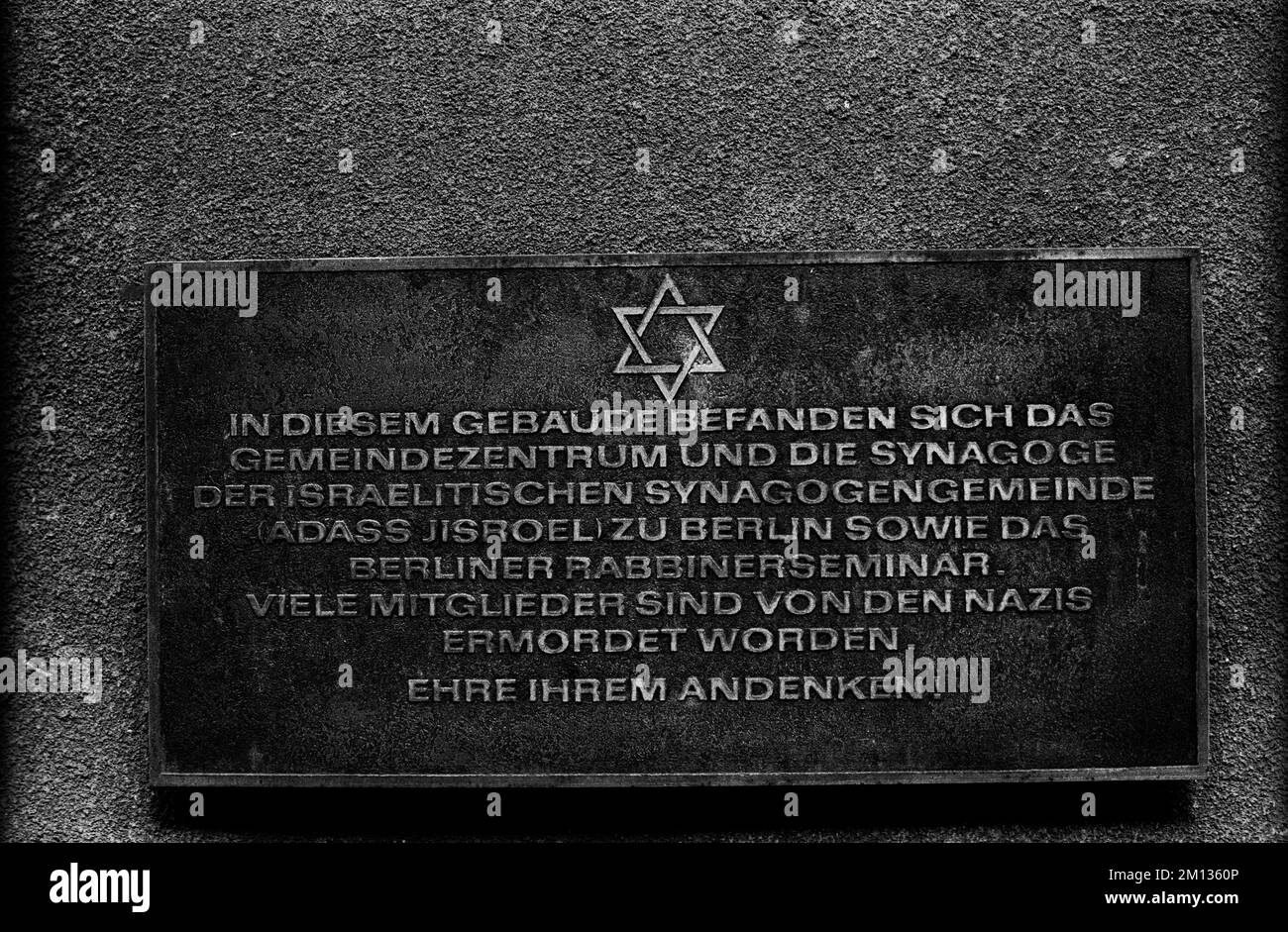 GDR, Berlin, 24.05.1988, plaque at the entrance to the Orthodox community Adass Yisroel at Tucholskystraße 40: This building housed the community cent Stock Photo